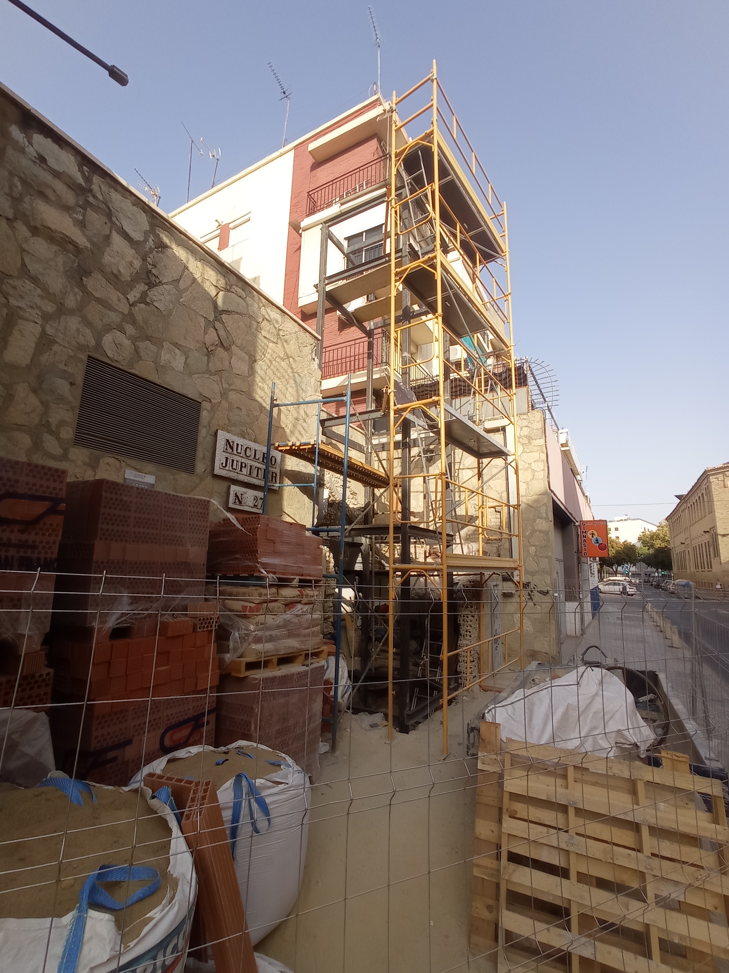 Instalación exterior de Ascensor.