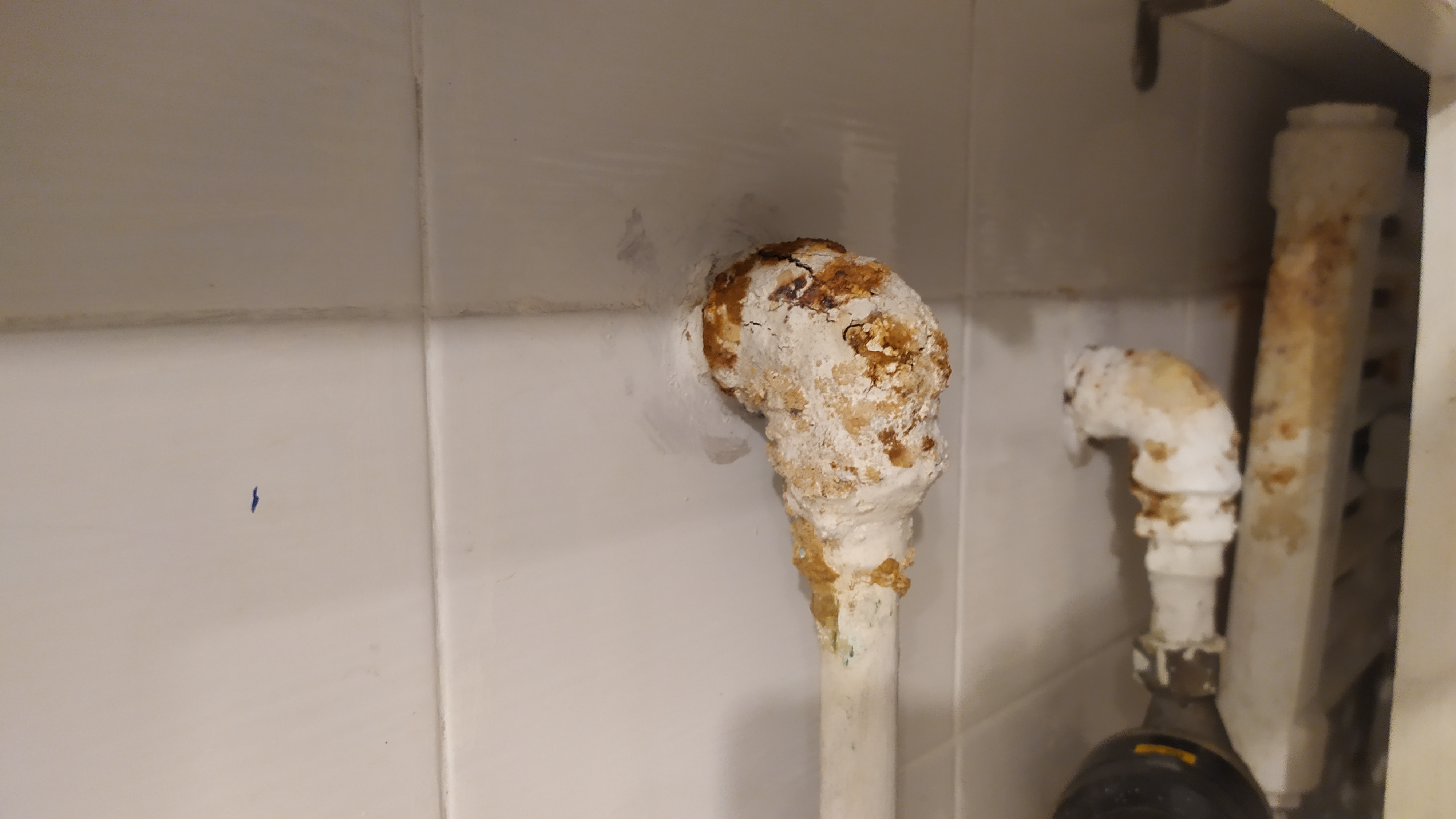 Reparación de fuga en tubería de cobre