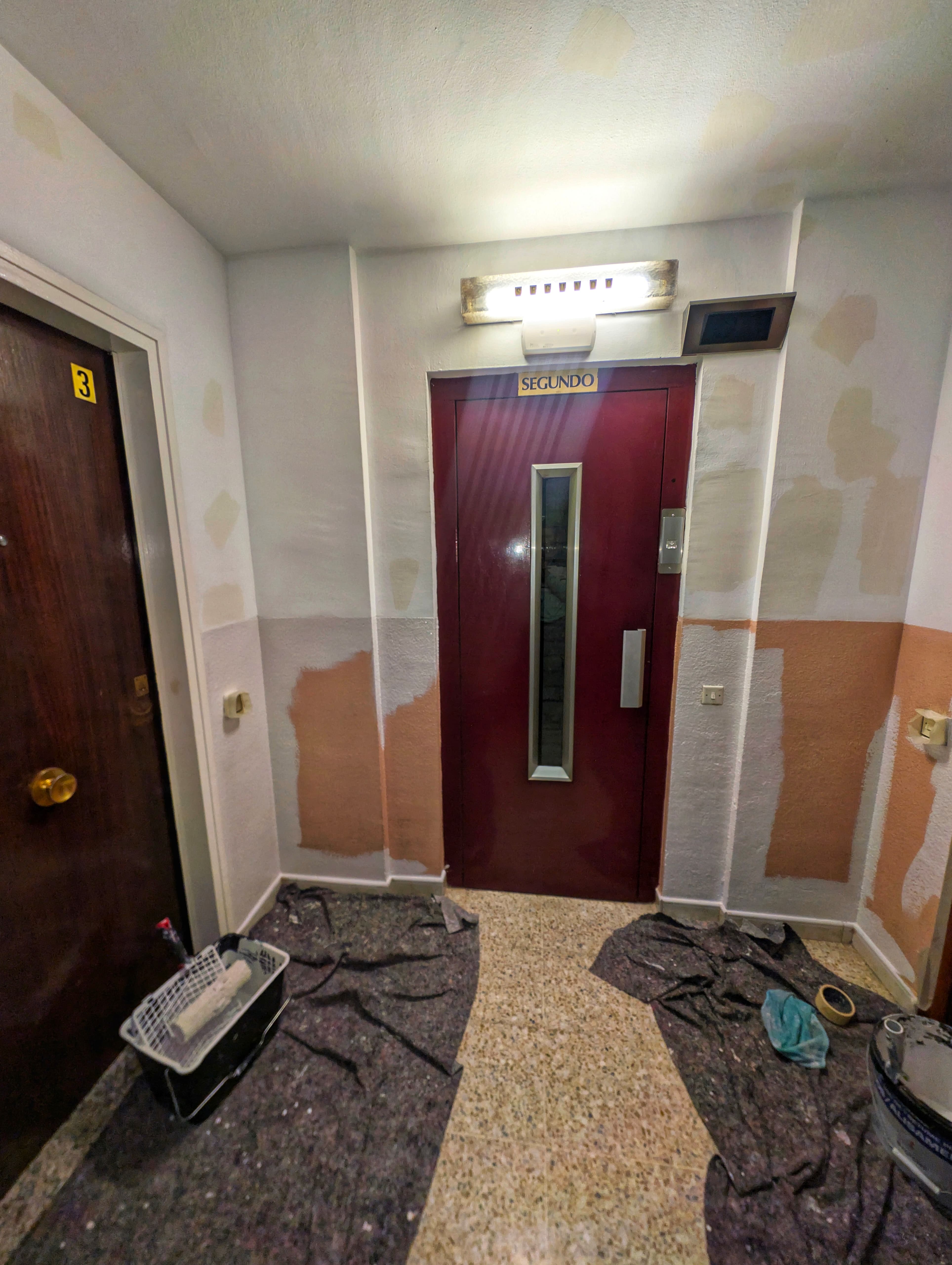 Pintura en escalera de vecinos