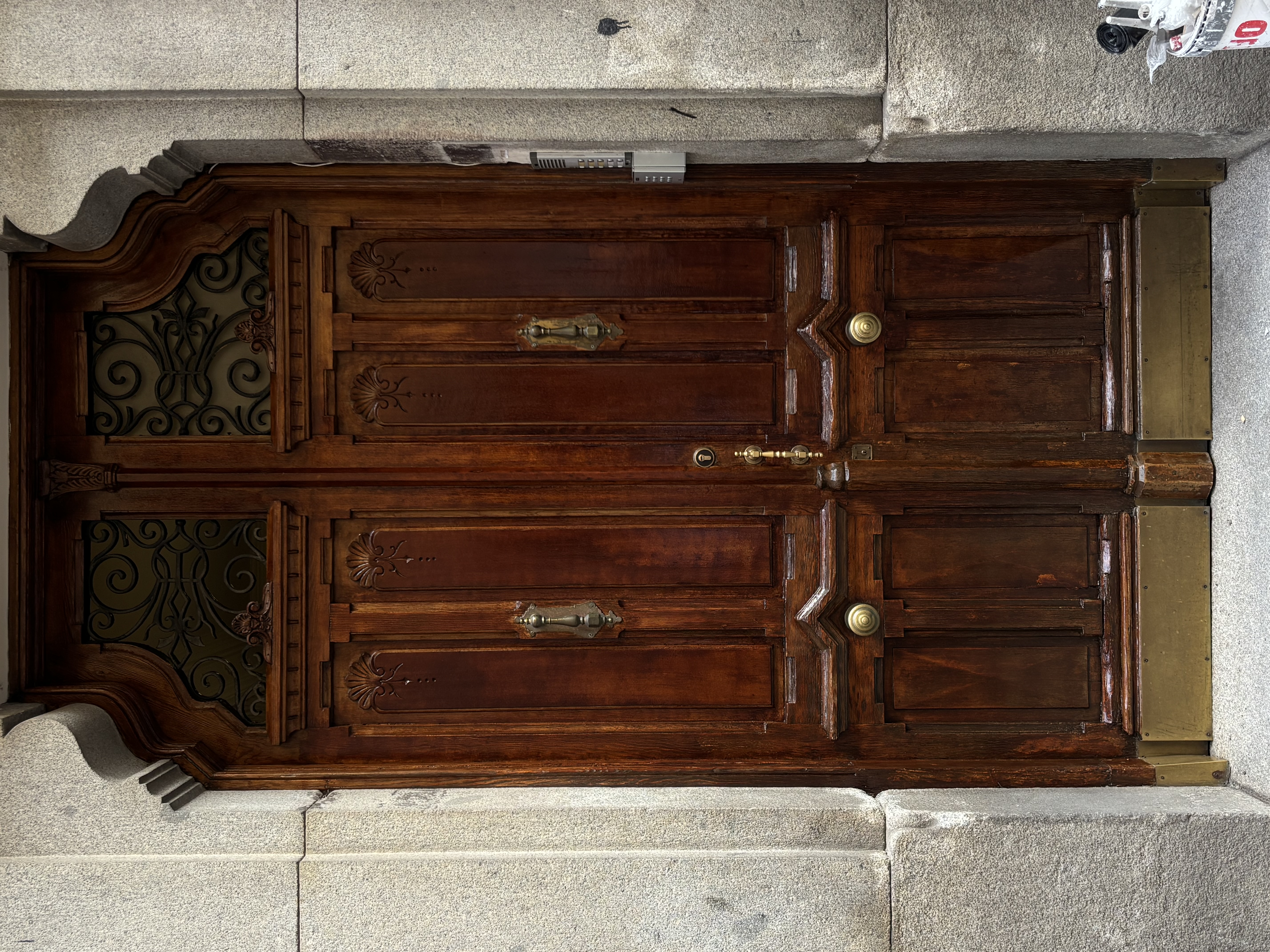 Barnizado y reparación de puerta