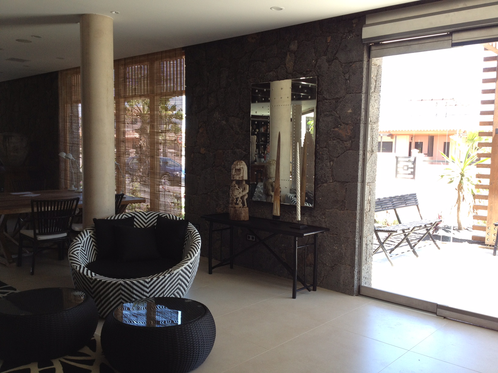 Detalle de pared interior Recepcion Hotel