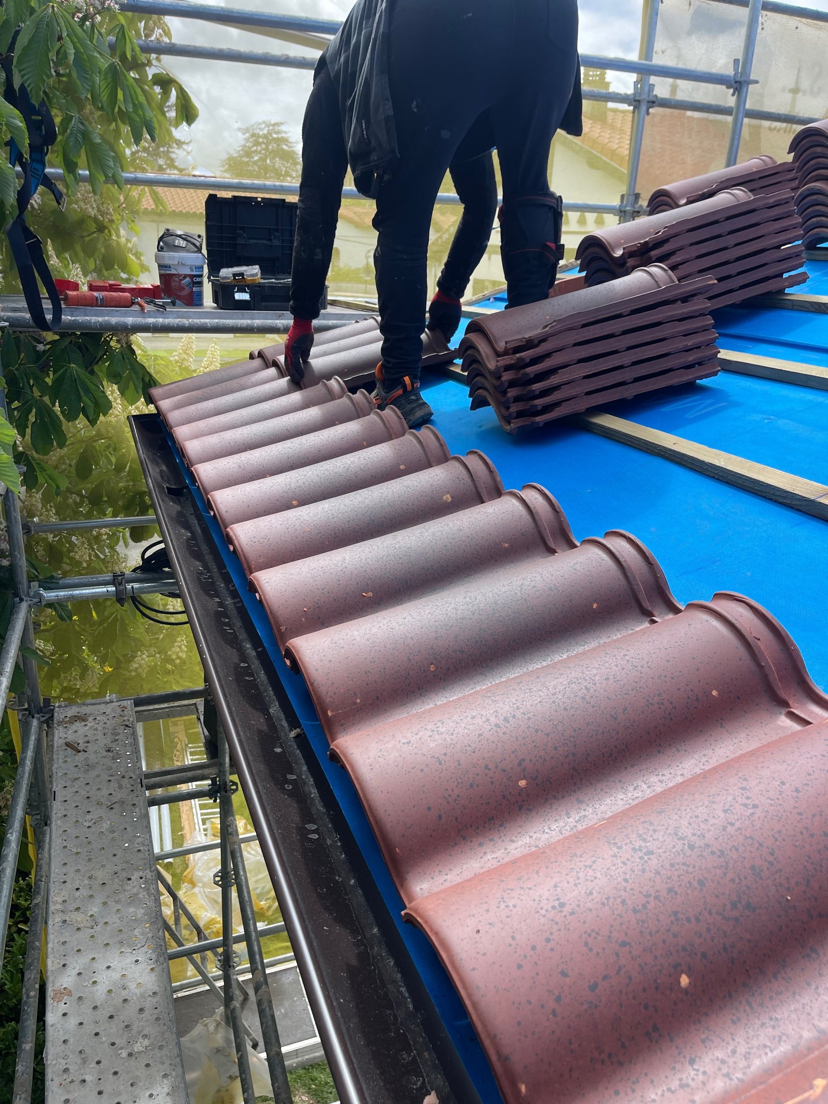 Ejecución técnica de cubierta inclinada con teja cerámica – Lekunberri