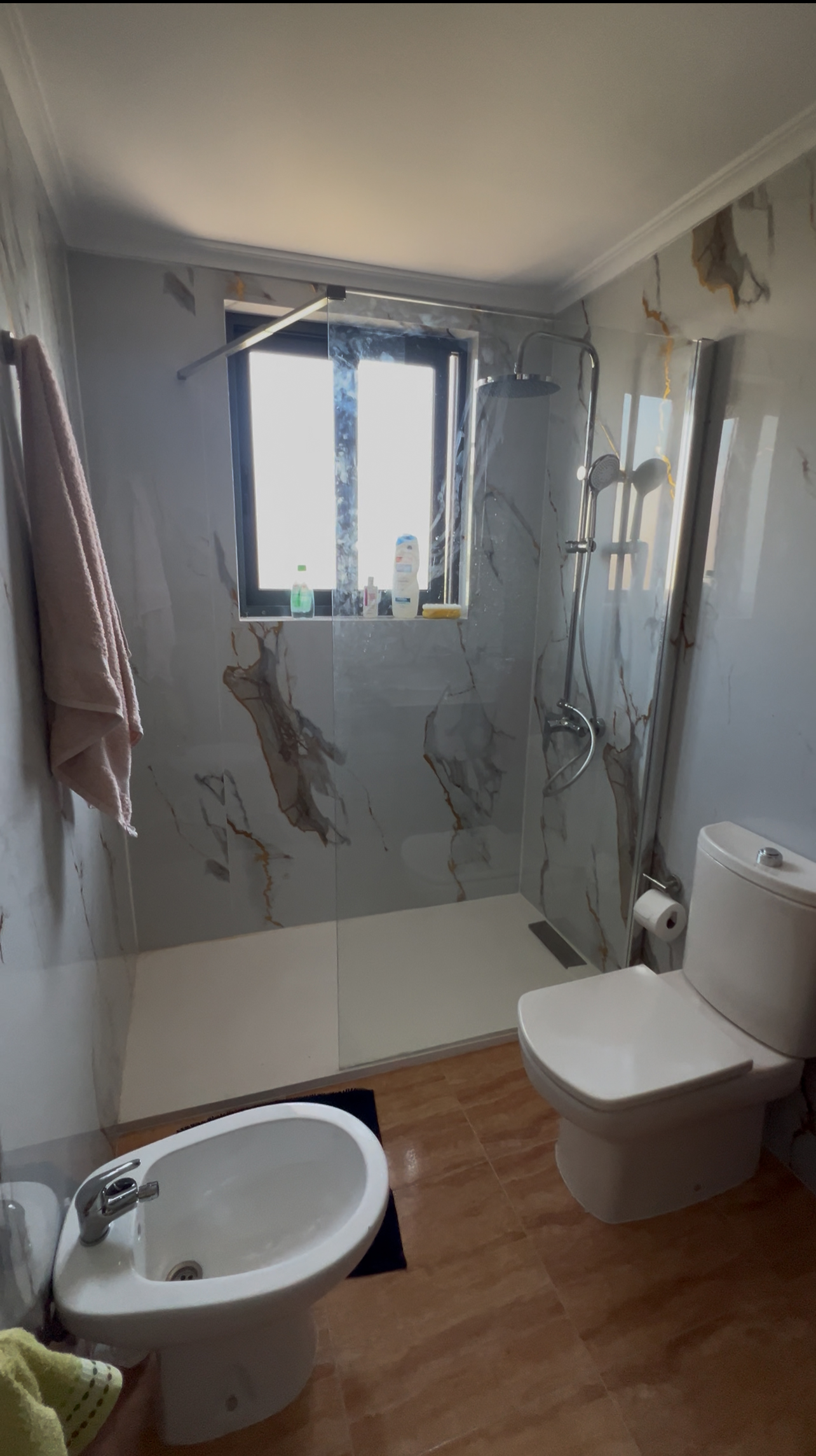 Transformación de bañera a ducha con revestimiento ignífugo e hidrófugo