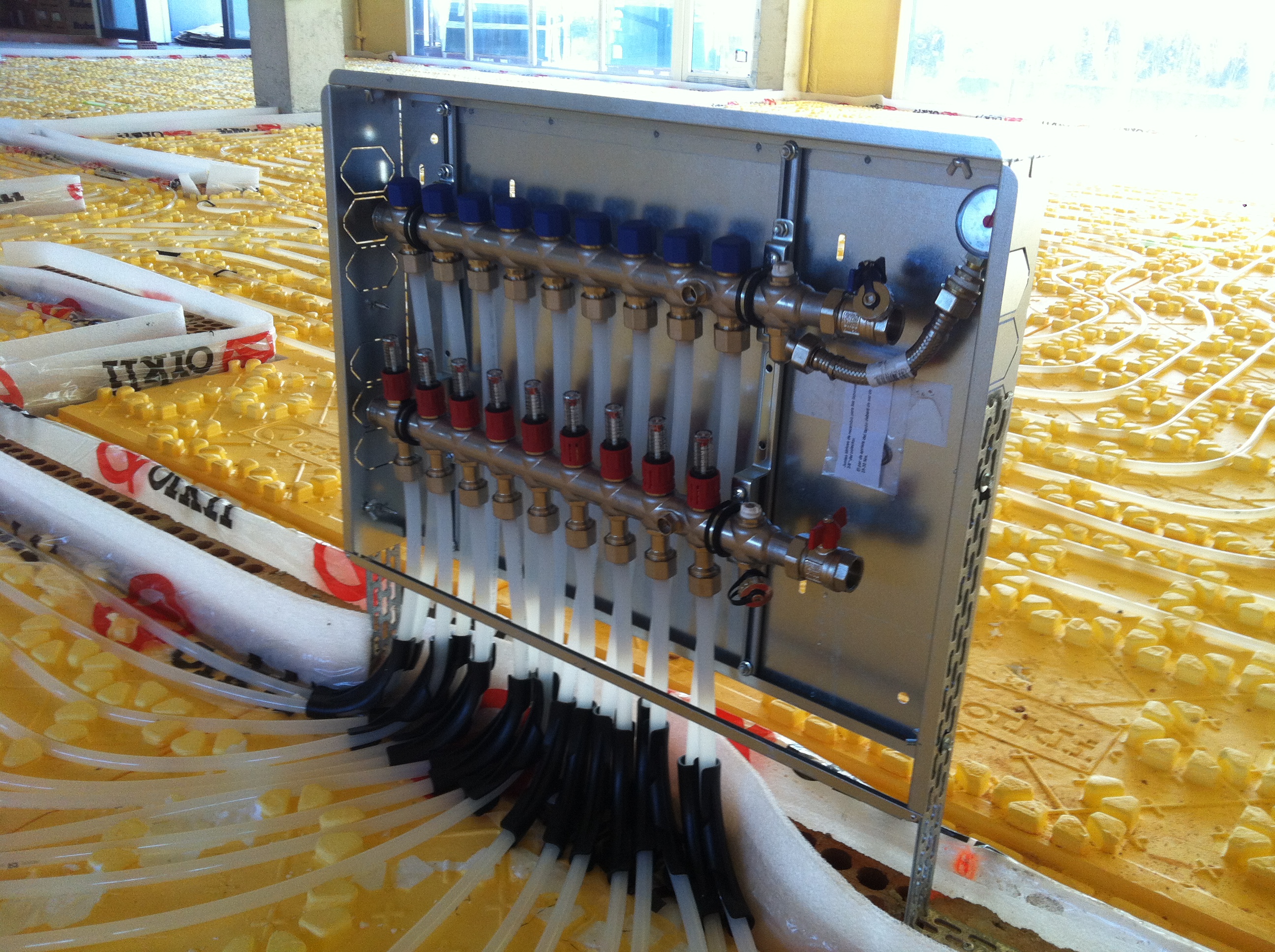 Colector de suelo radiante