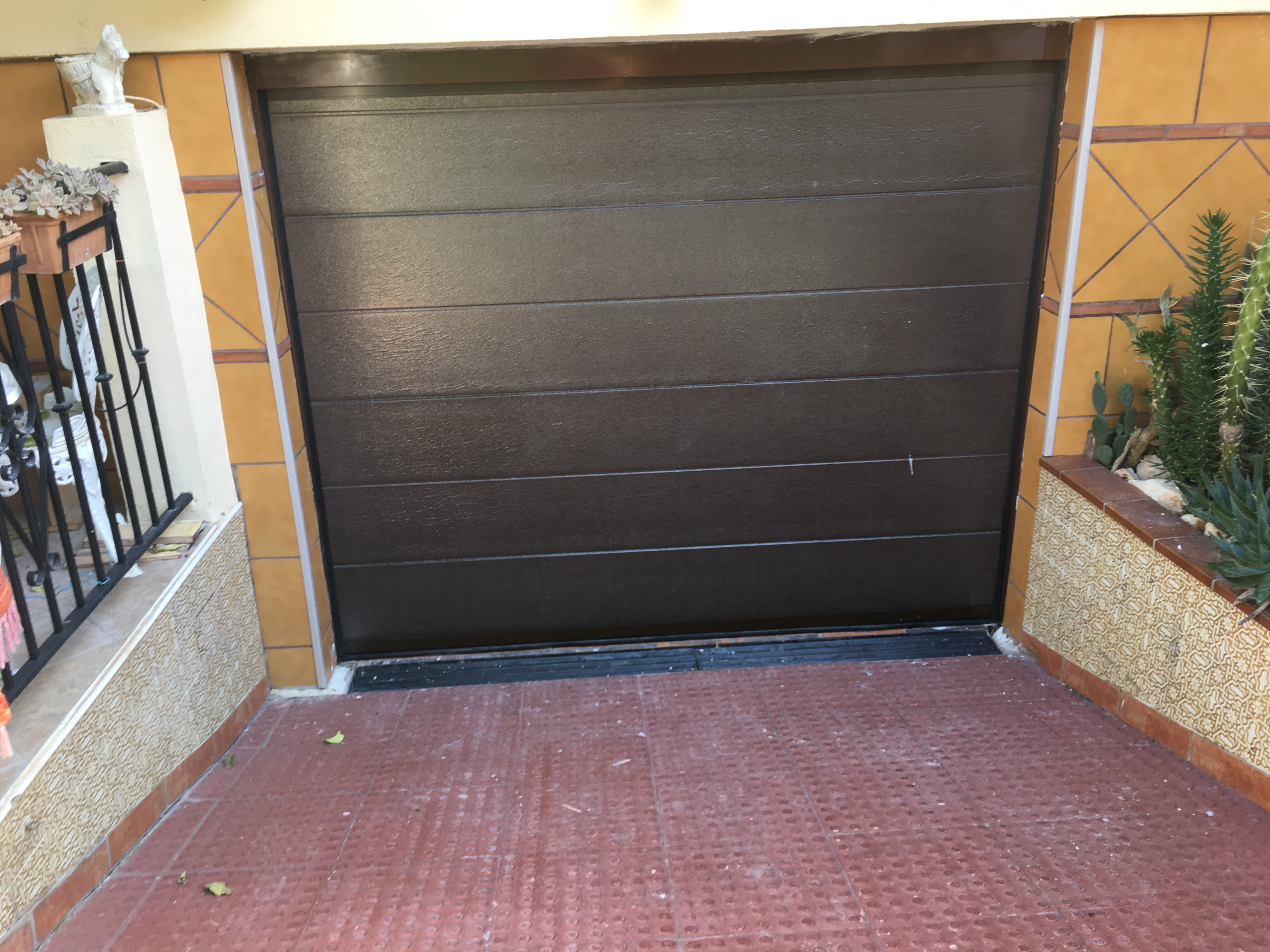 PUERTA SECCIONAL EXT