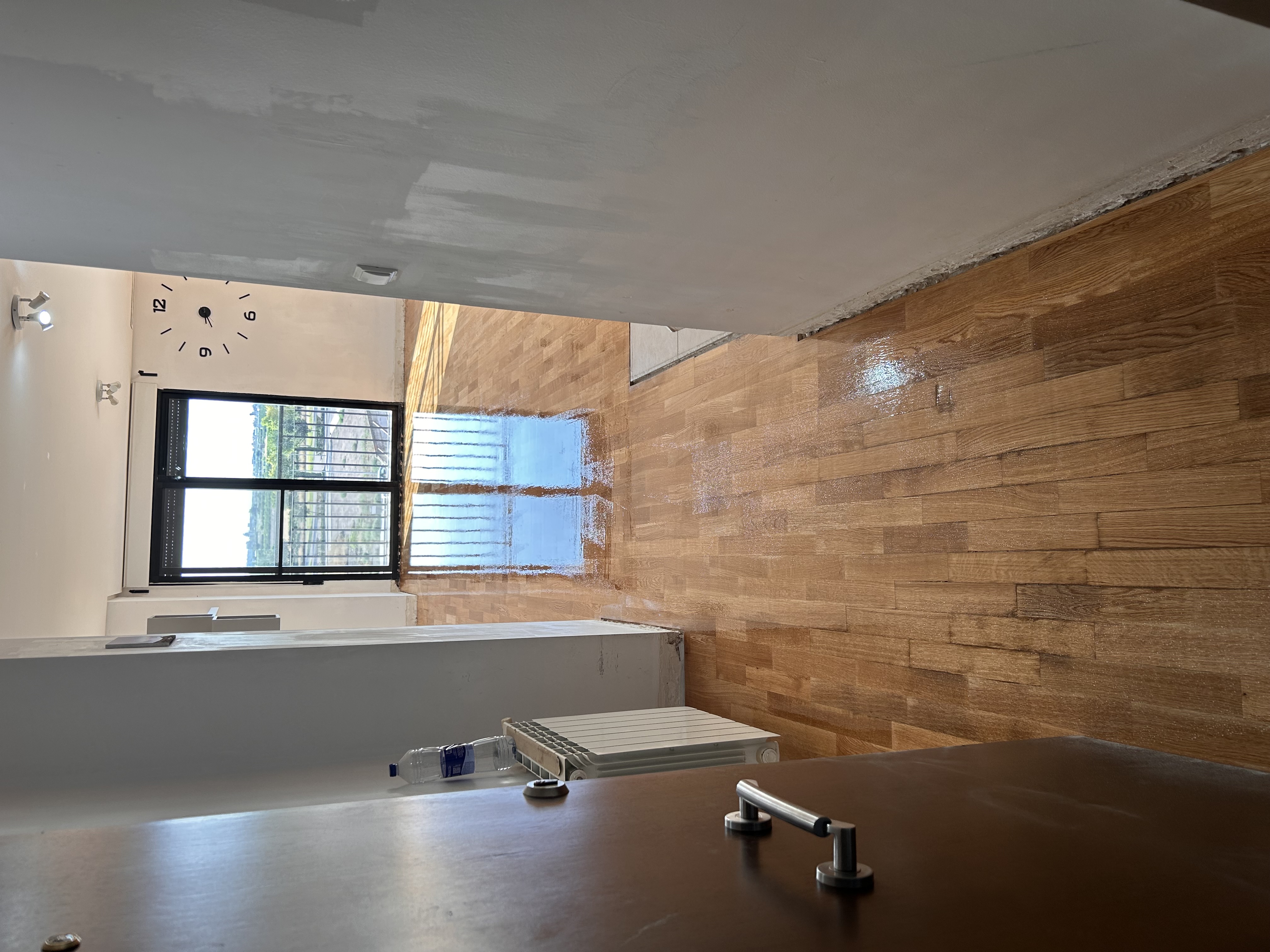 Barnizado parquet multicapa