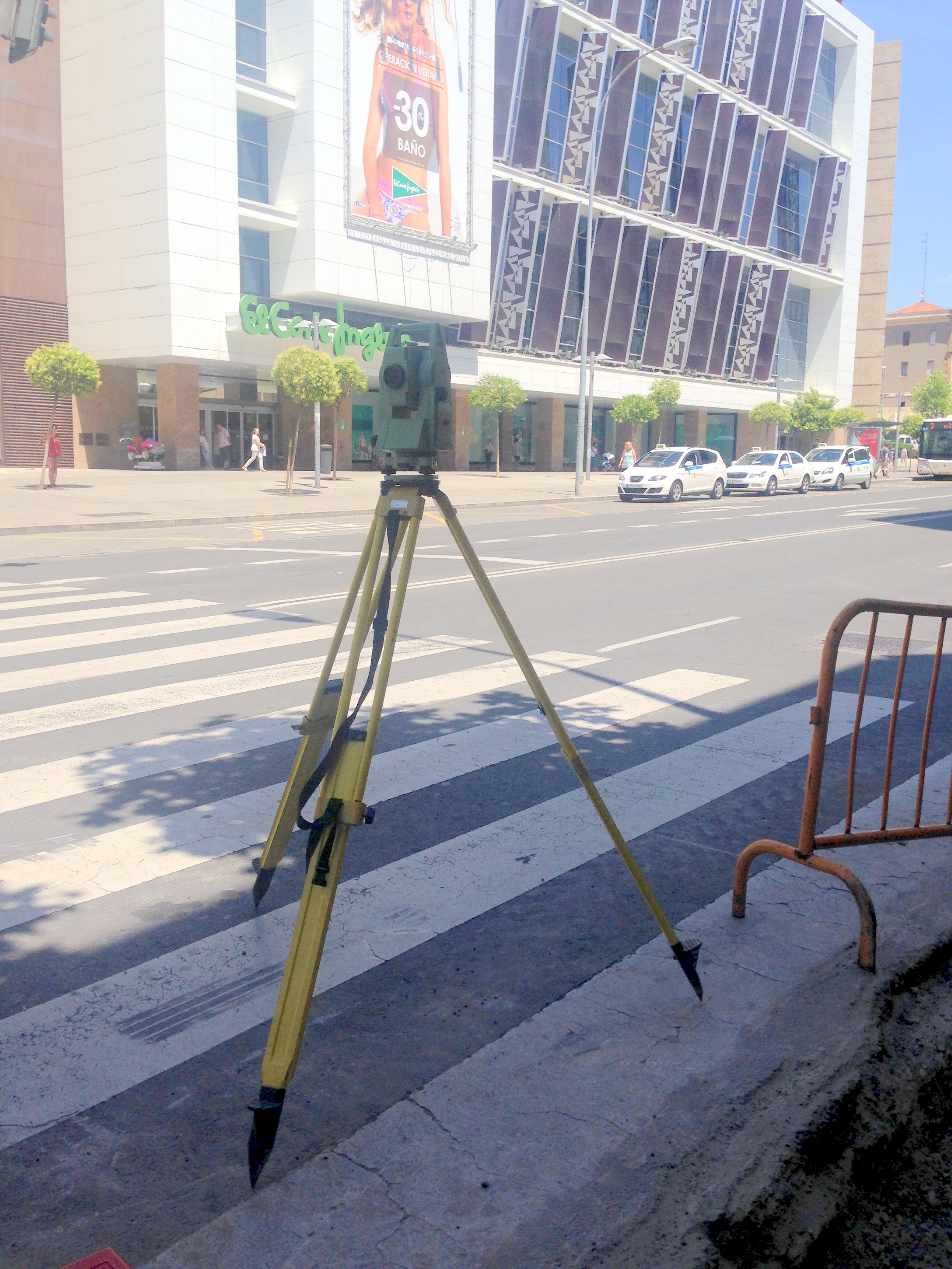 Trabajo urbanización frente al Corte Inglés.