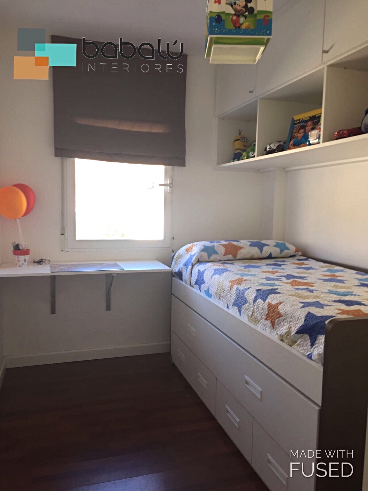 Escritorio abatible y puente a medida