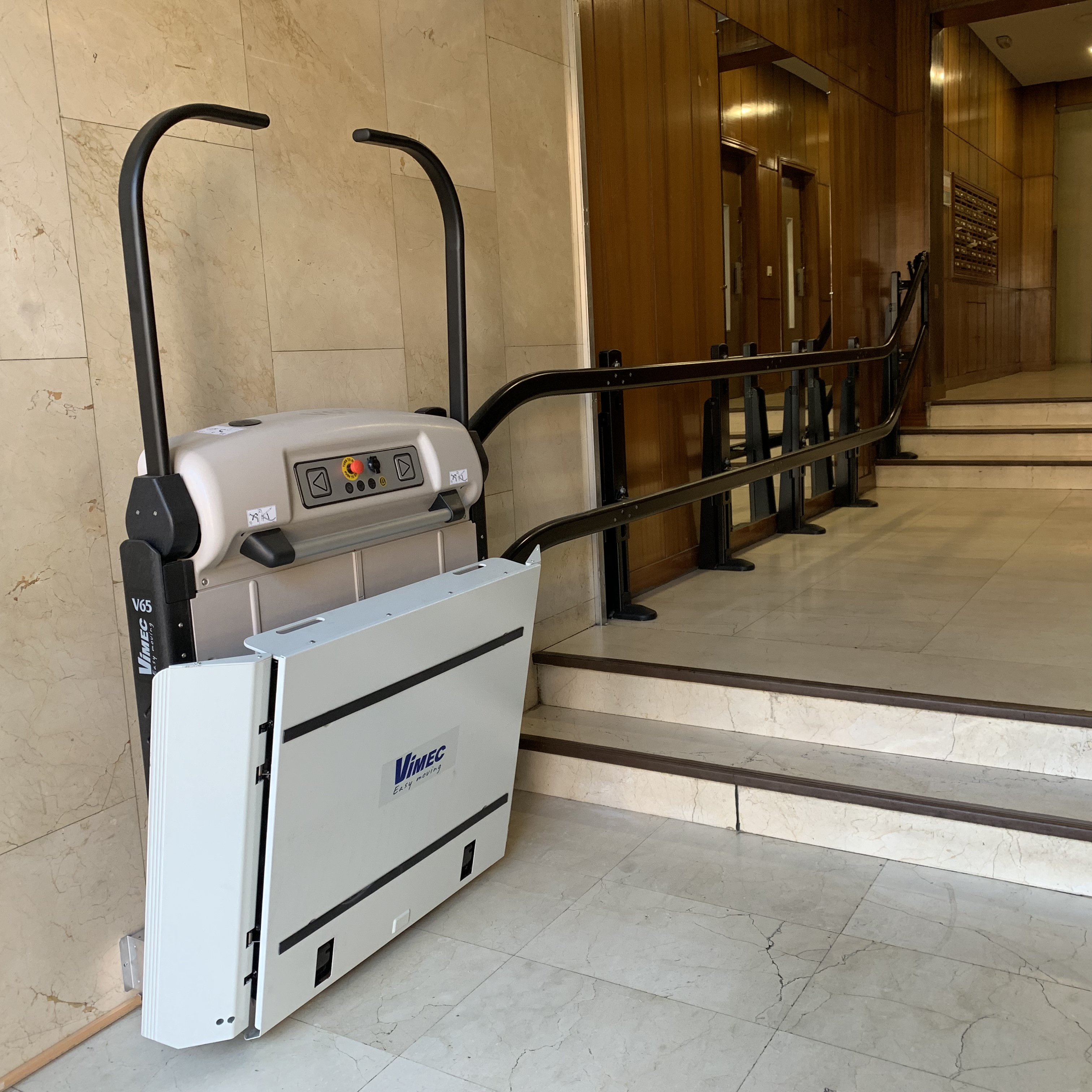 PLATAFORMA SALVAESCALERAS CON CAMBIO DE PENDIENTE