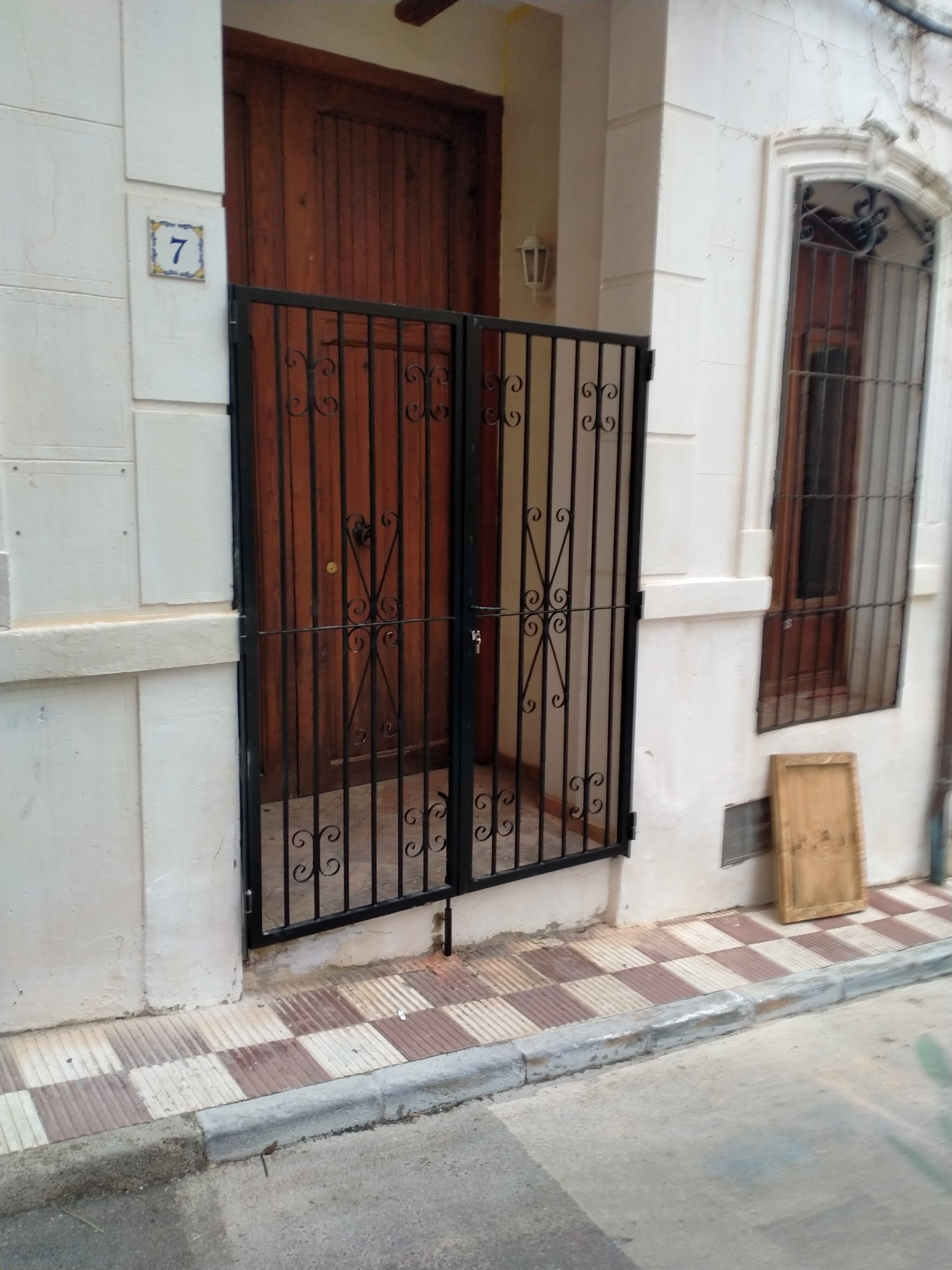 reacondicionado y adaptación de puertas recicladas