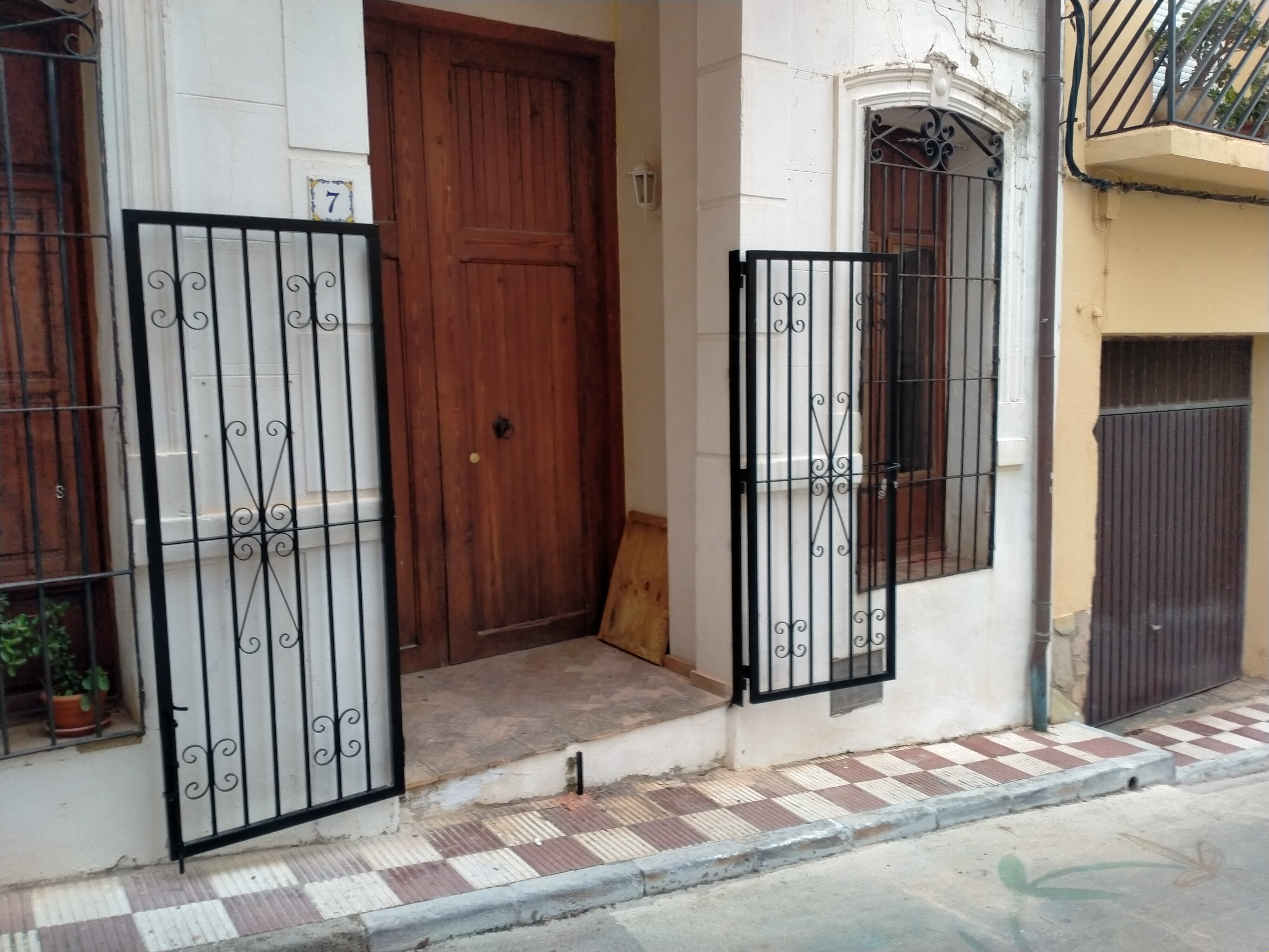 reacondicionado y adaptación de puertas recicladas