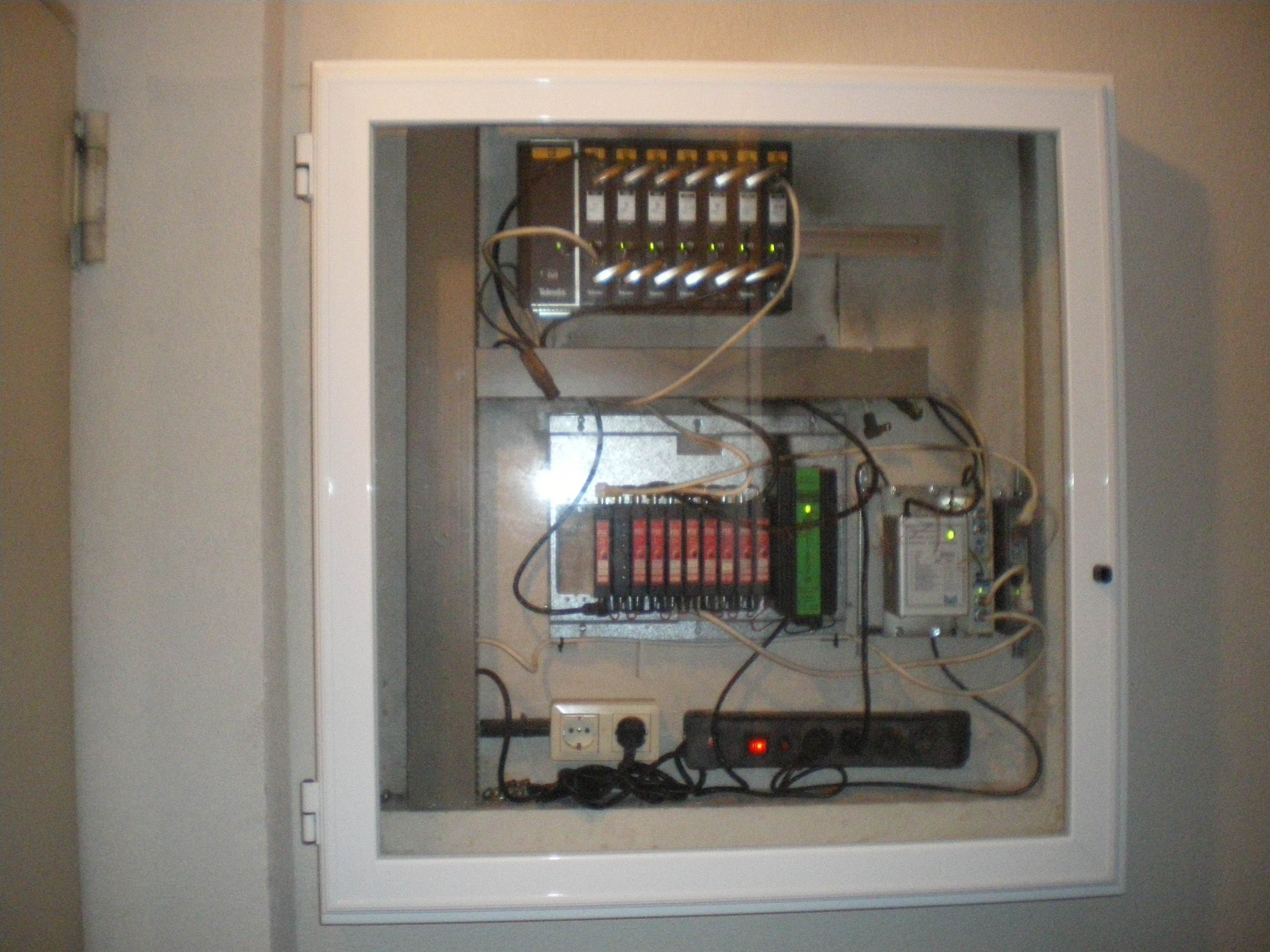 MUEBLE CUADRO ANTENAS COMUNIDAD