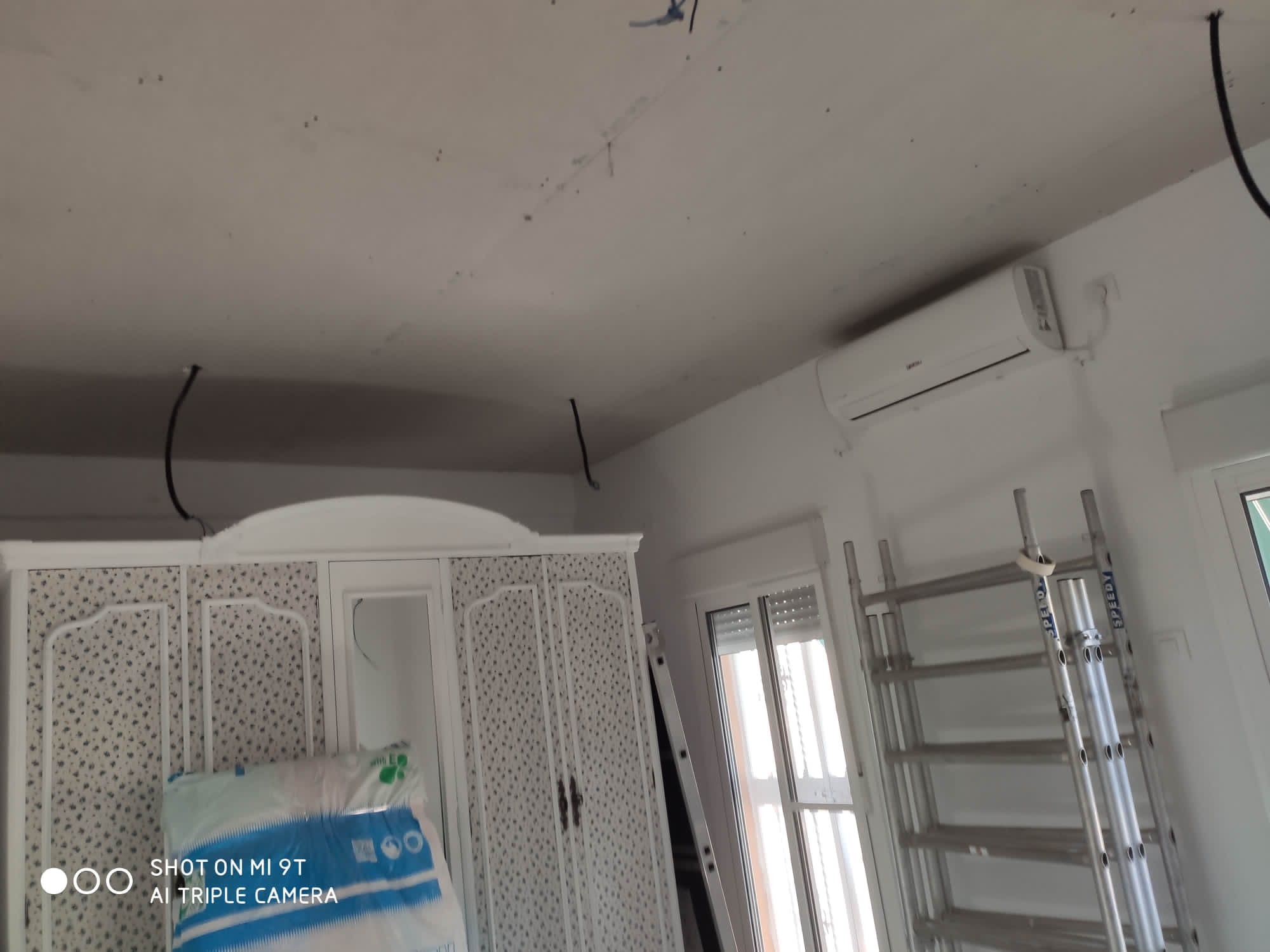 Techo continuo en proceso con 4 puntos de luz