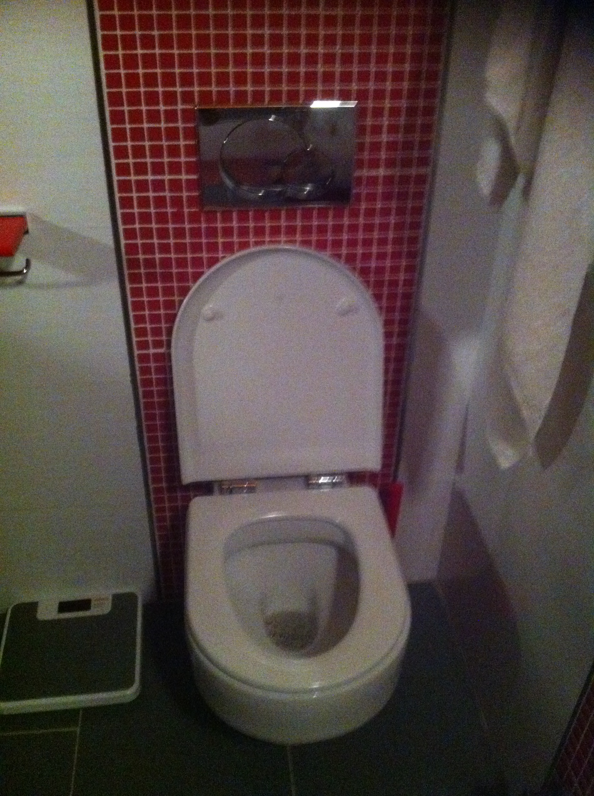 Inodoro con  columna en grisite.