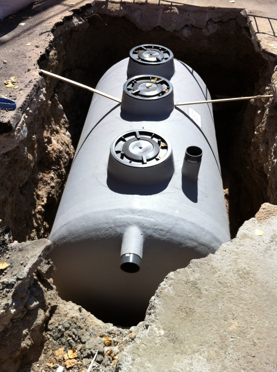 Instalación de Fosa séptica con Filtro biológico, prefabricada de 5000 Lts.