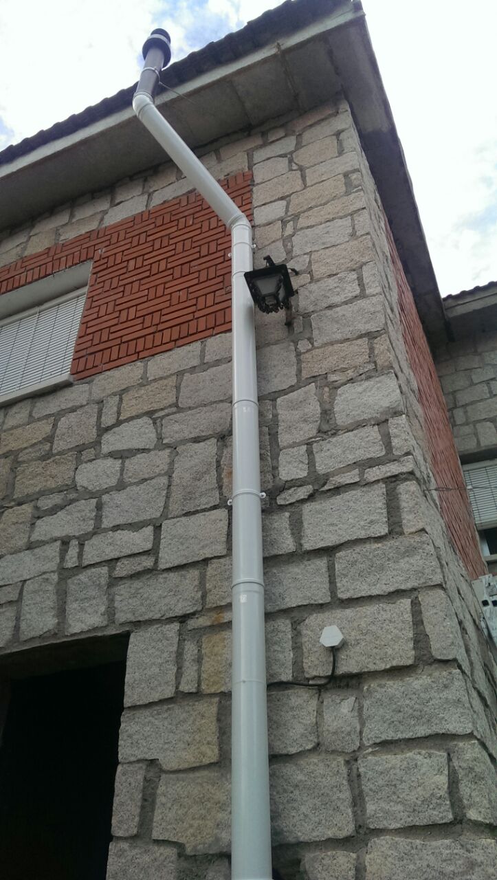 Instalación de salida de humos de caldera en una vivienda unitaria