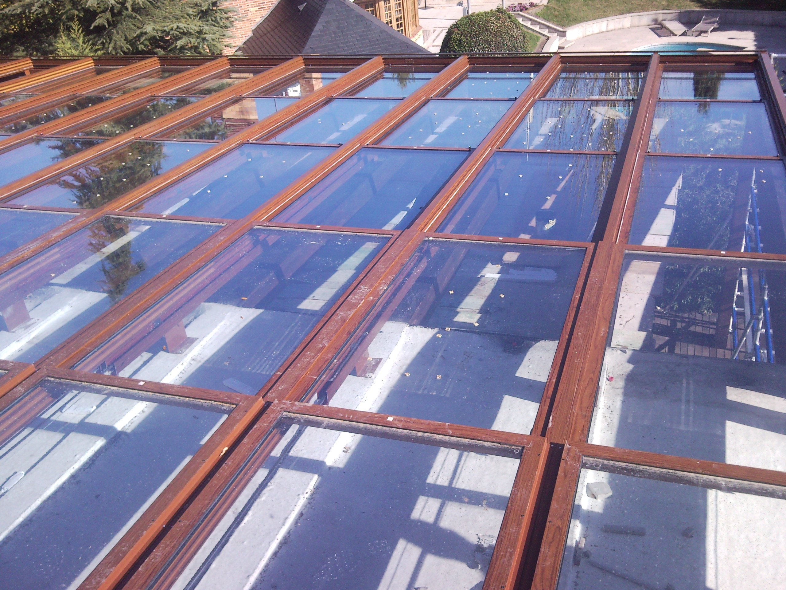 INSTALACIÓN DE TECHO MÓVIL MOTORIZADO SOBRE PISCINA