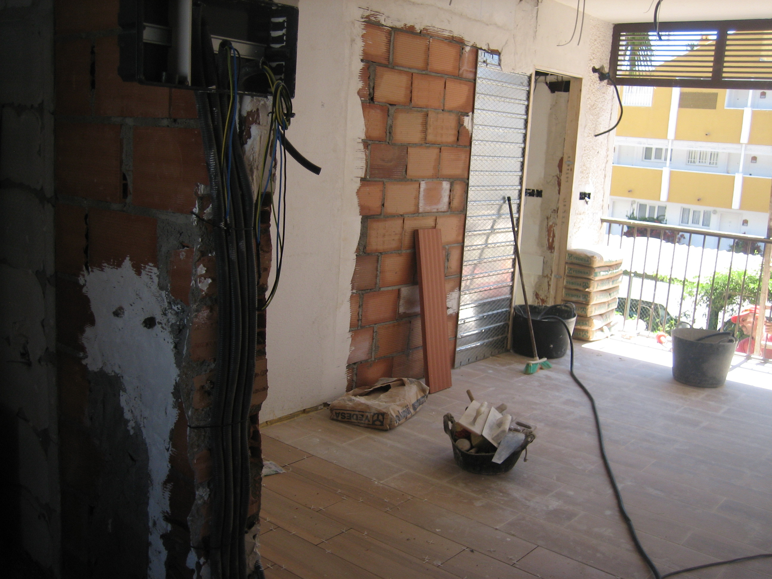 Instalación electrica y colocación puerta corredera