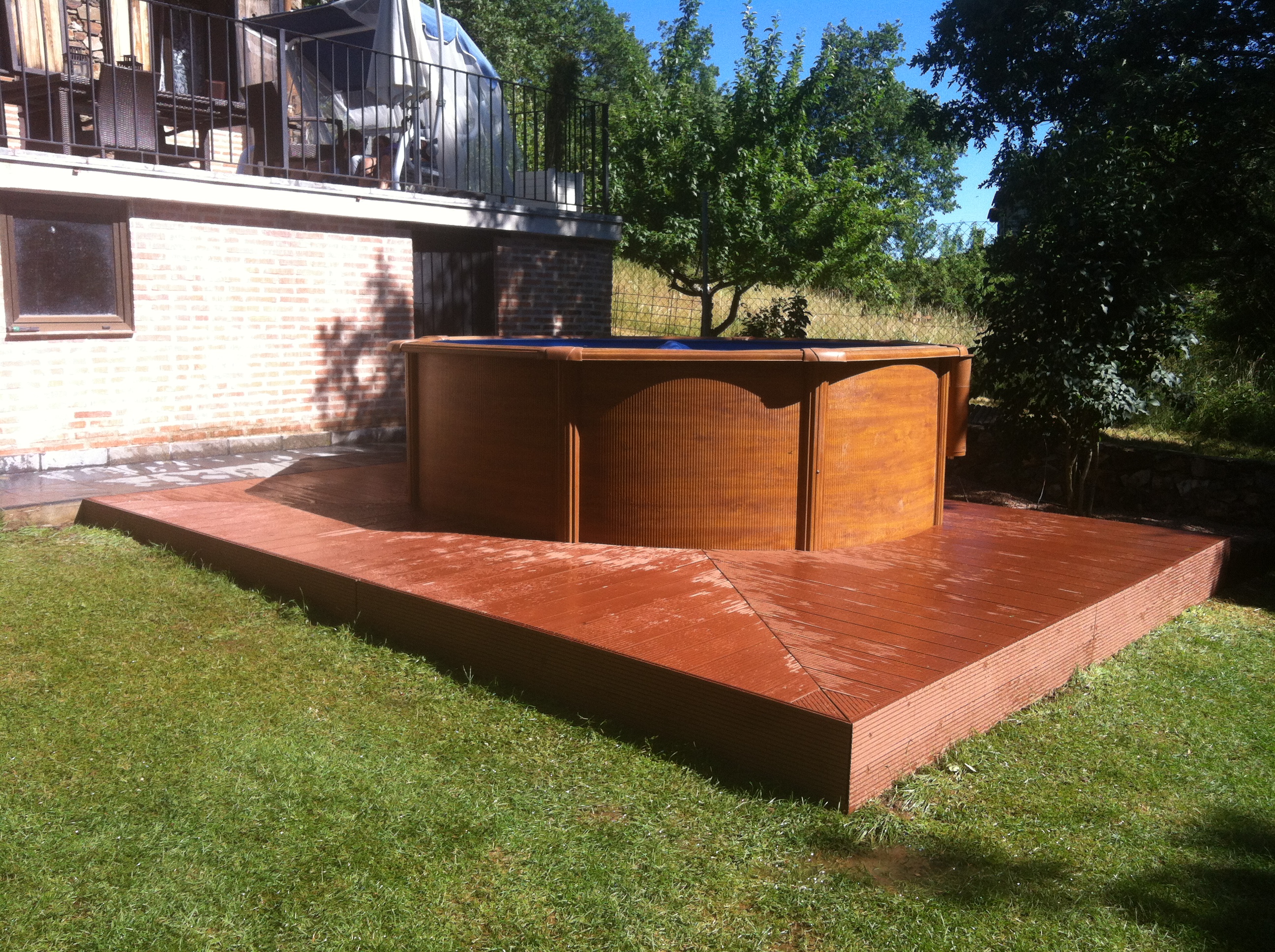 Tarima tecnológica piscina redonda