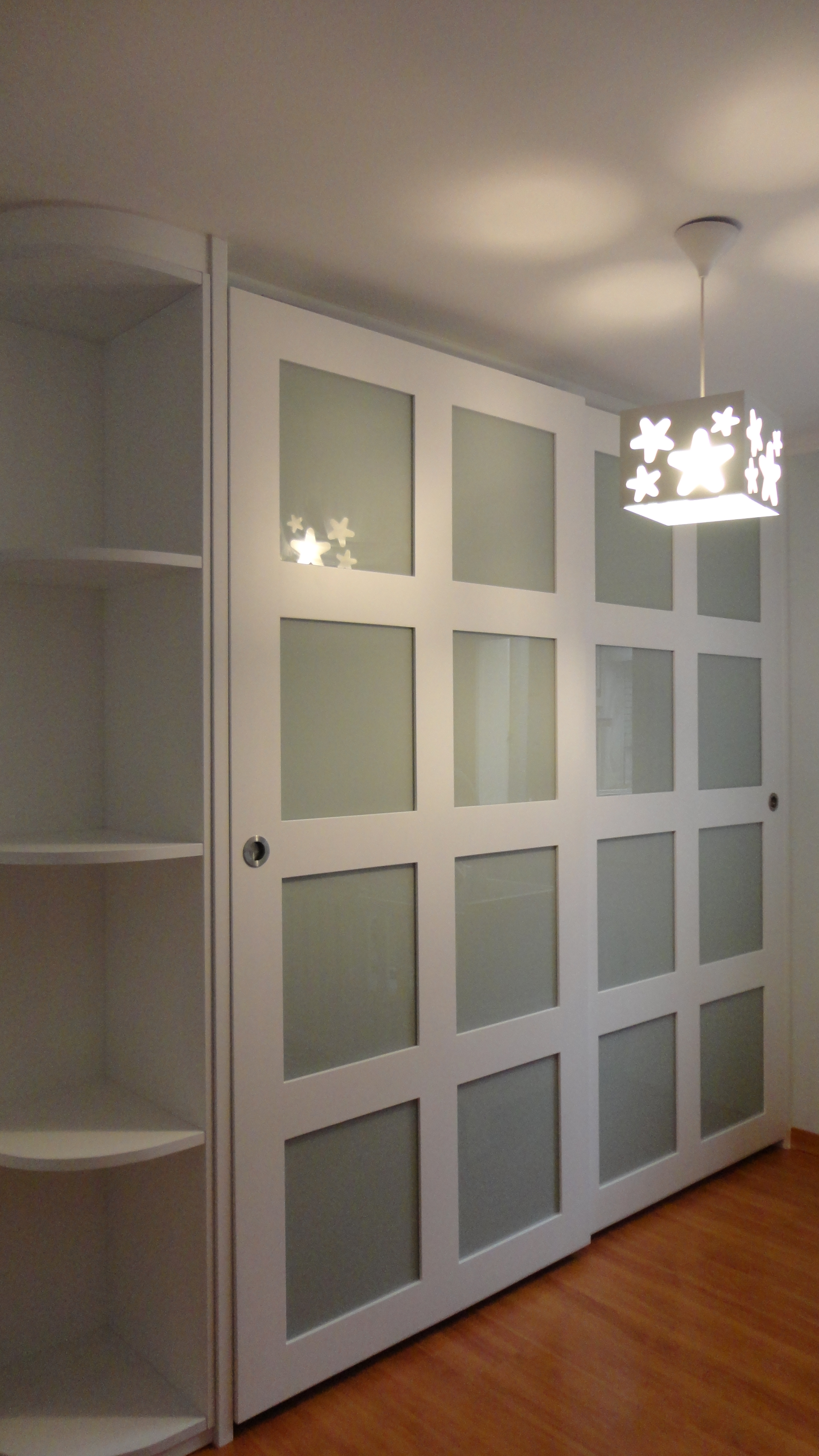 ARMARIO CORREDERO DE GUIA OCULTA