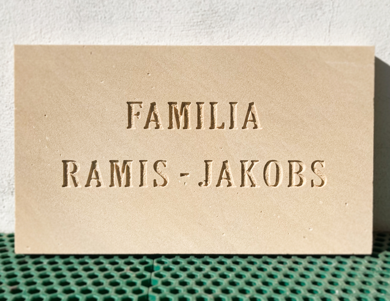 Lápida de piedra natural de Santanyí