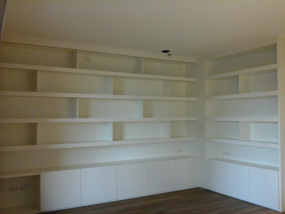 Libreria a medida lacada.