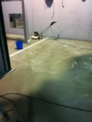 Limpiando Taller mecanico