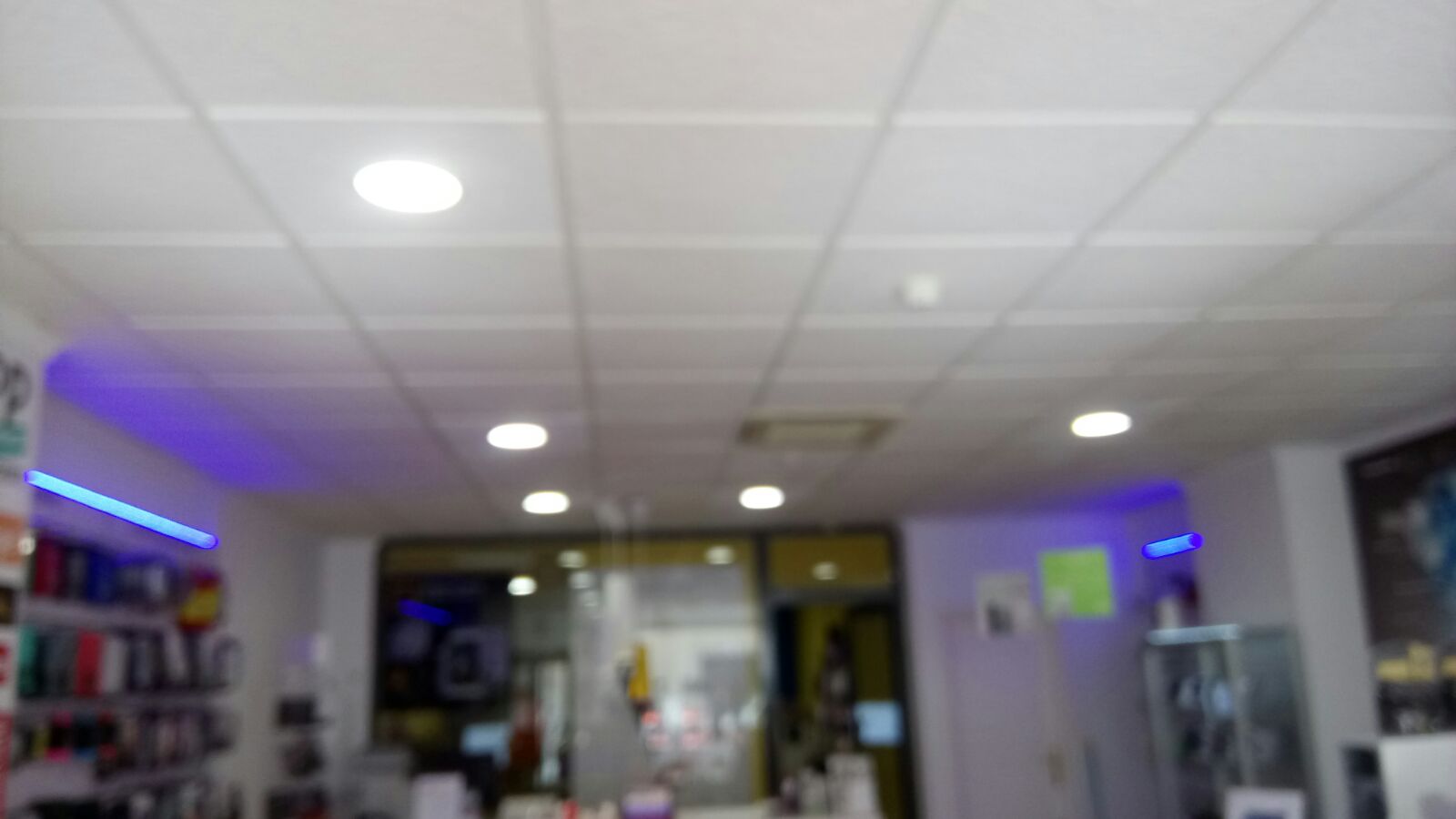 ILUMINACION LOCAL TIENDA DE MOVILES