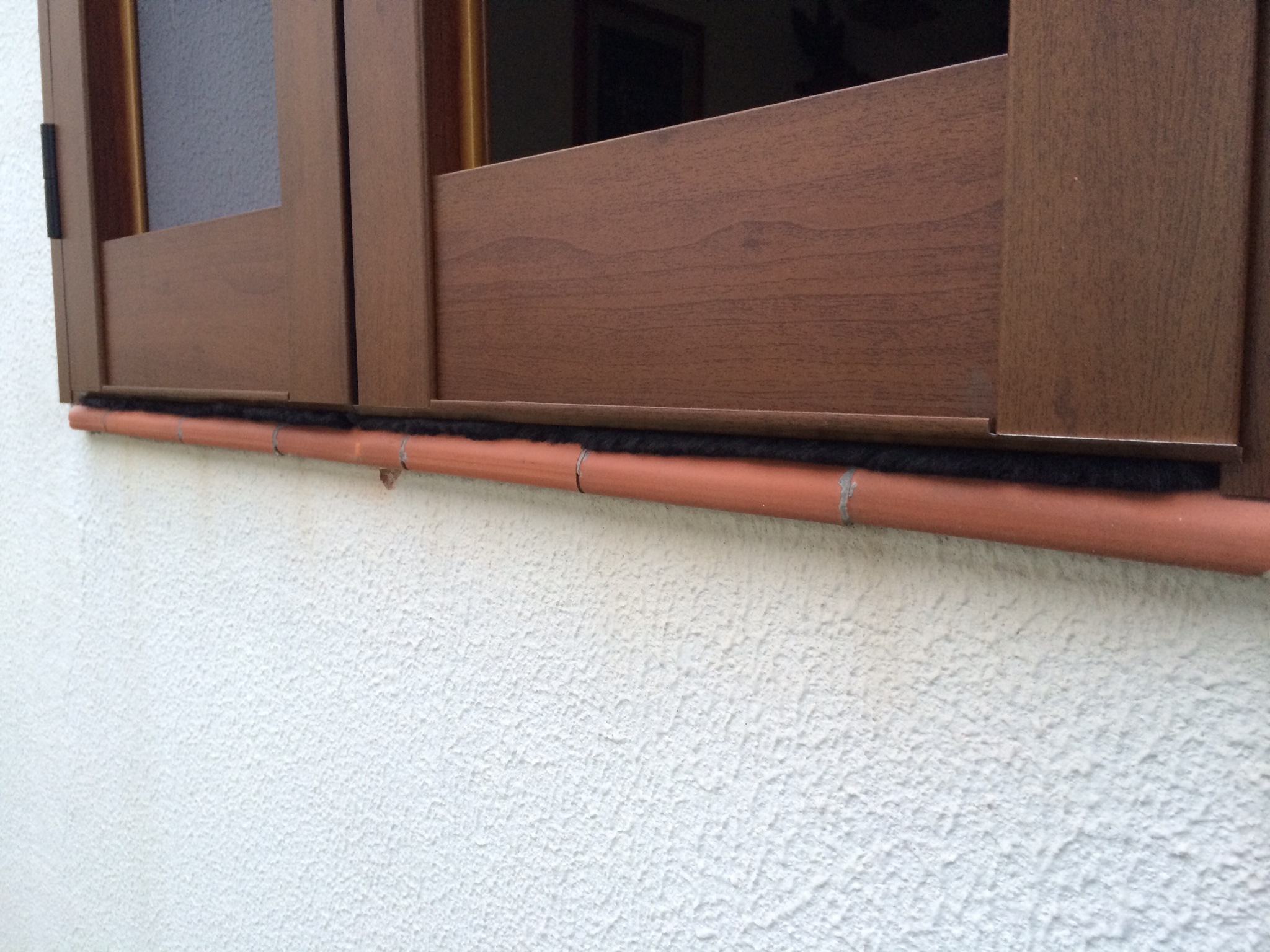 Mallorquina aluminio acabado roble oscuro