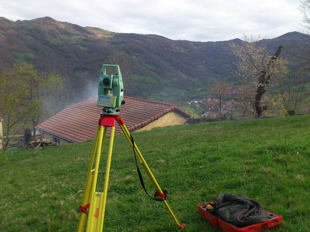 Medición de parcelas y trabajos catastrales