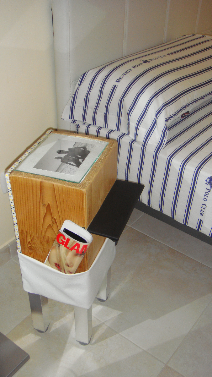 Mesita de noche con led