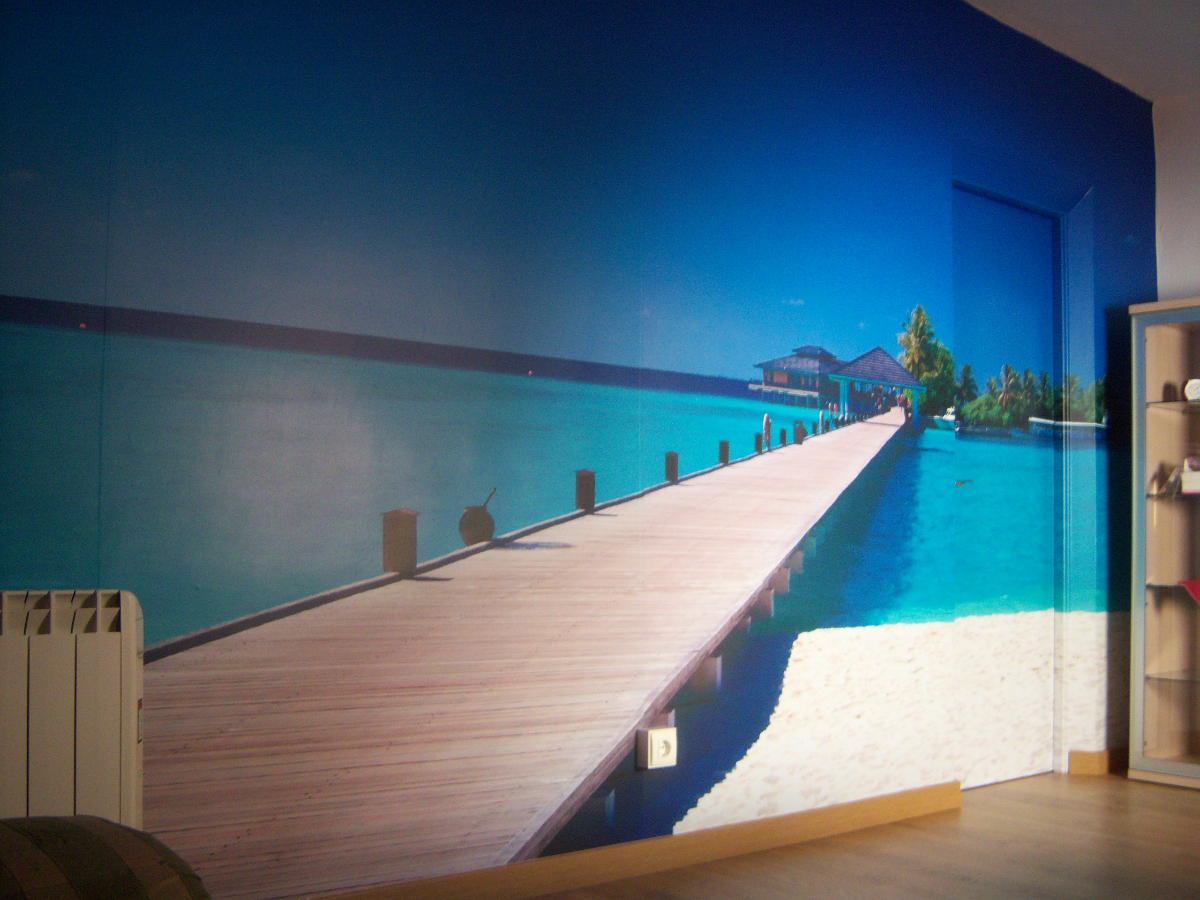 Mural de vinilo en salón.