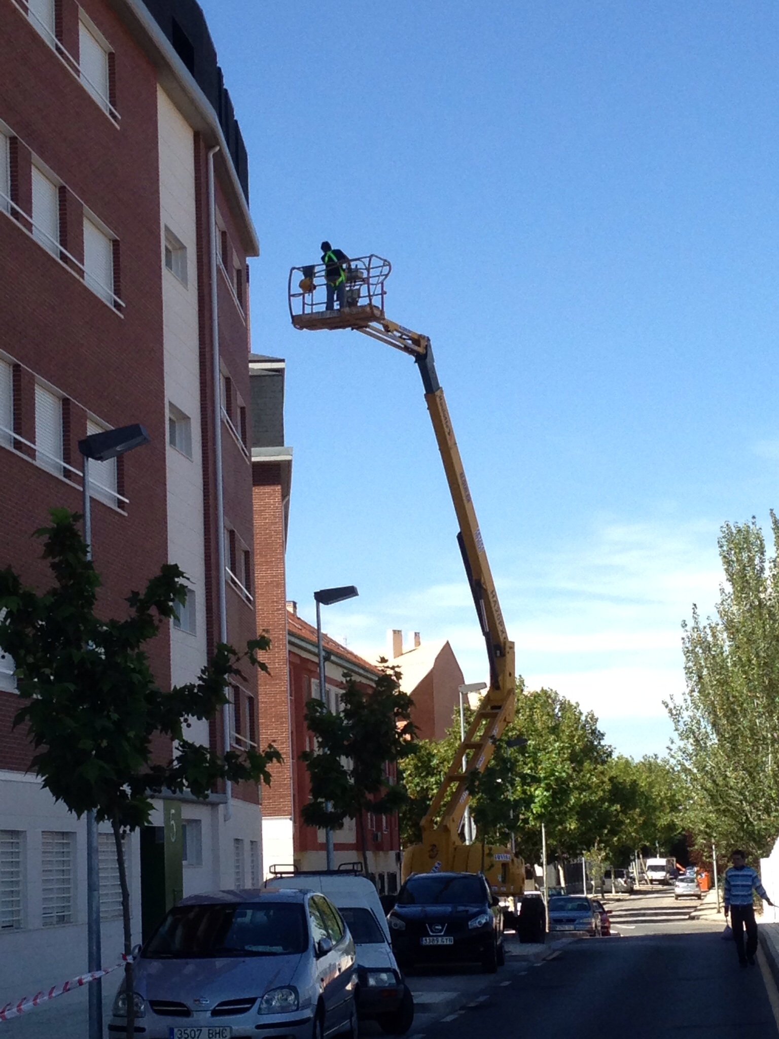 Reabilitación de fachadas con maquina telescopica