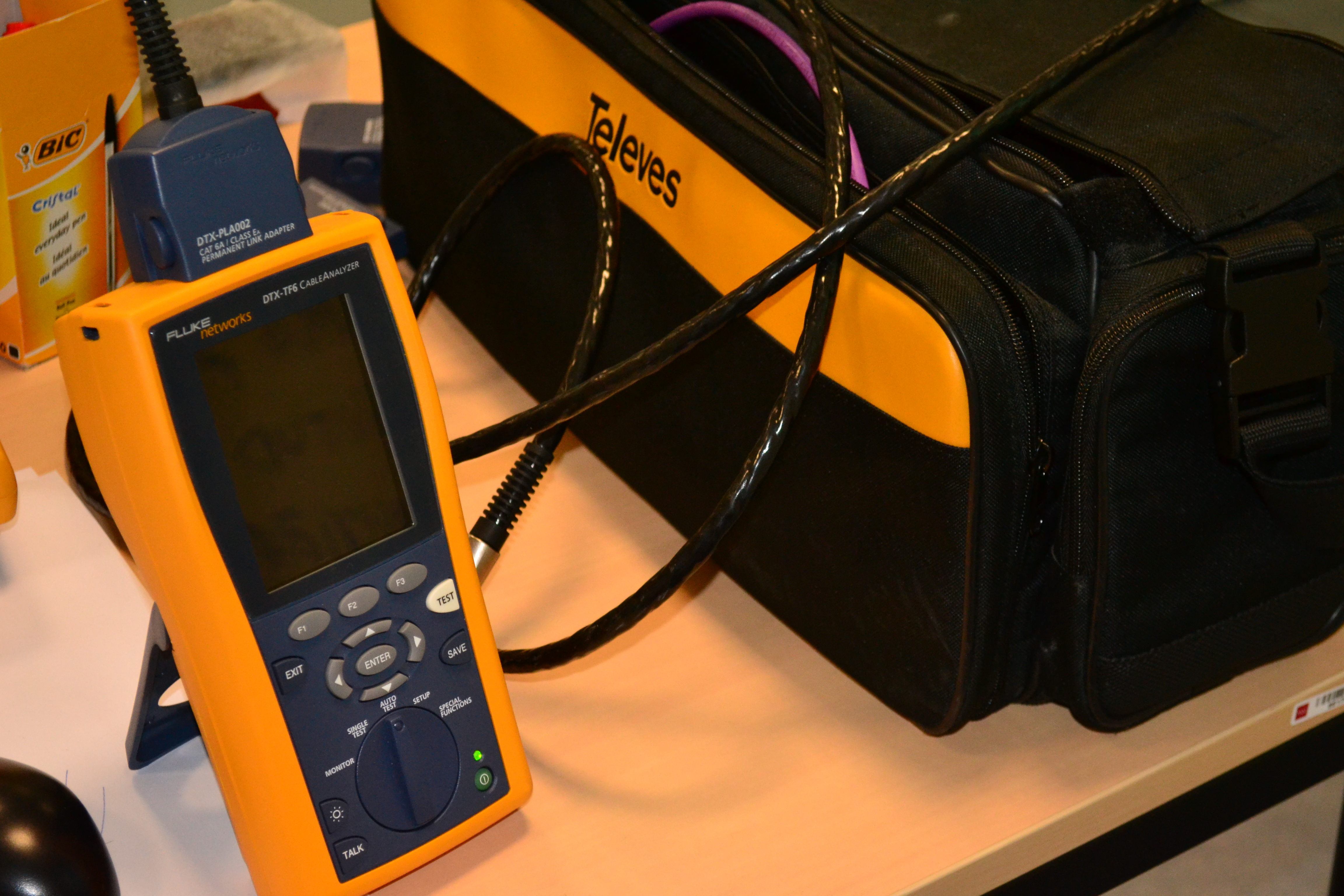 Certificador Fluke con módulo óptico