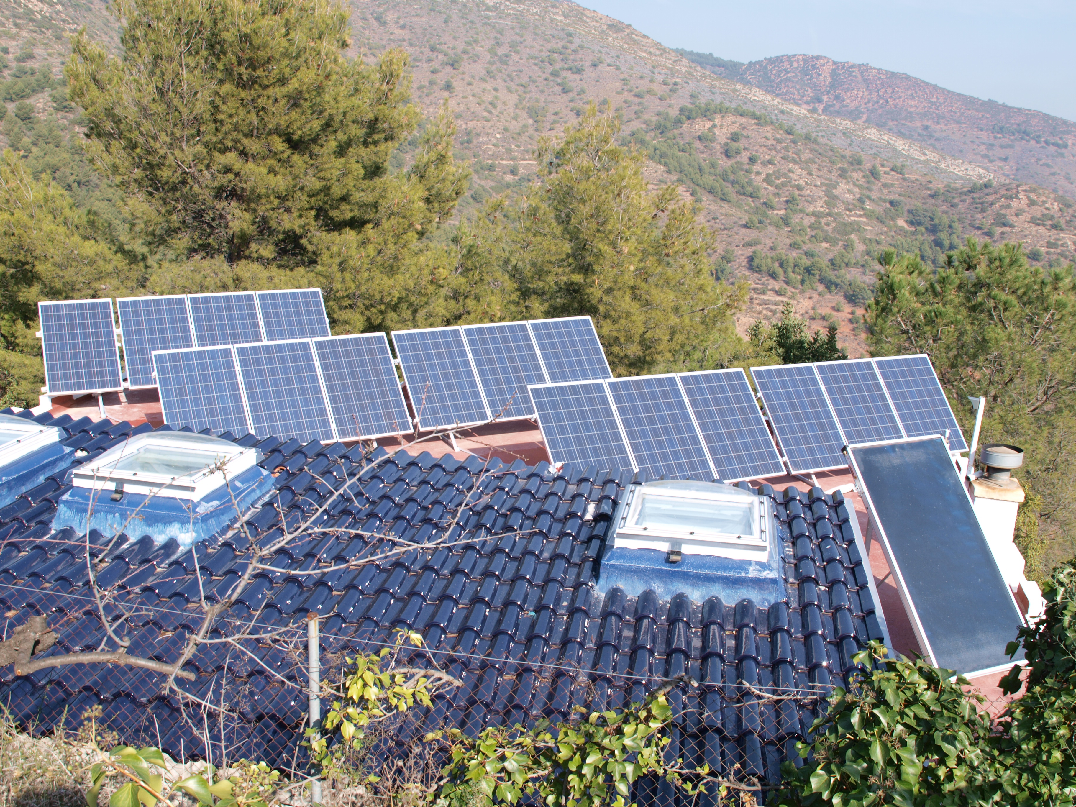 INSTALACION FOTOVOLTAICA PARA VIVIENDA EN VALL DE UXO