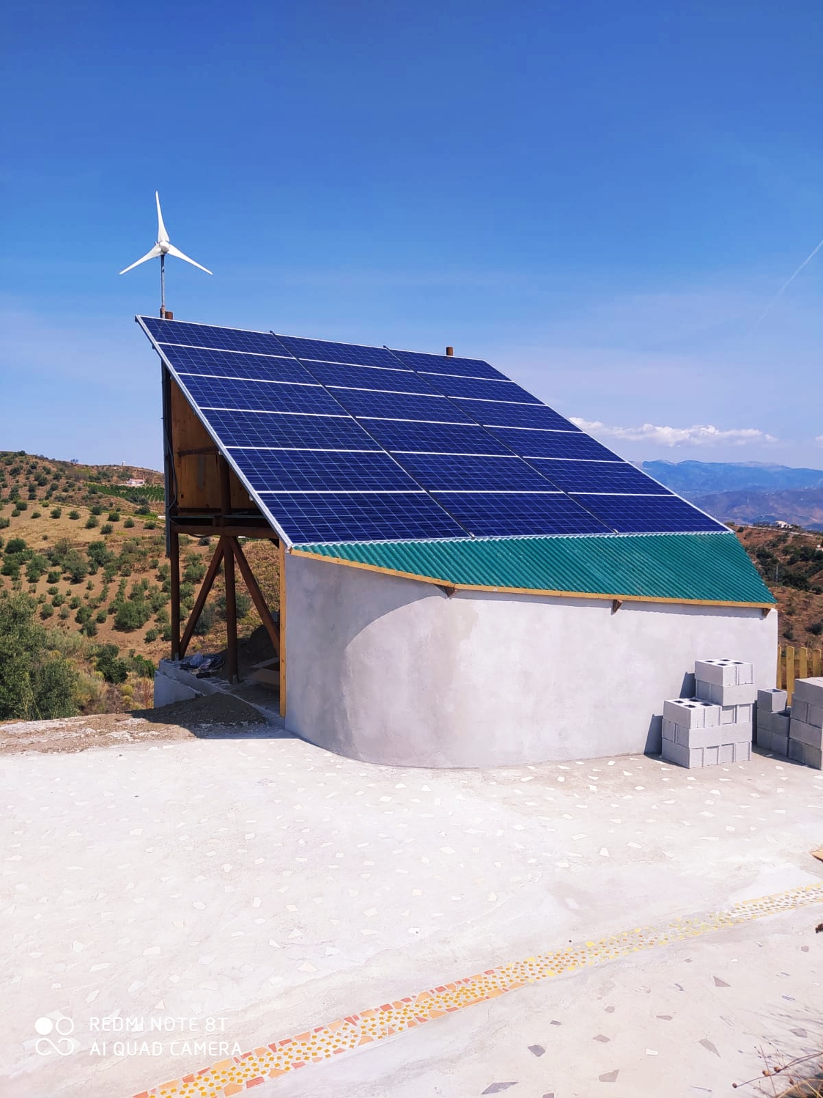 Instalación fotovoltaica-eólica aislada