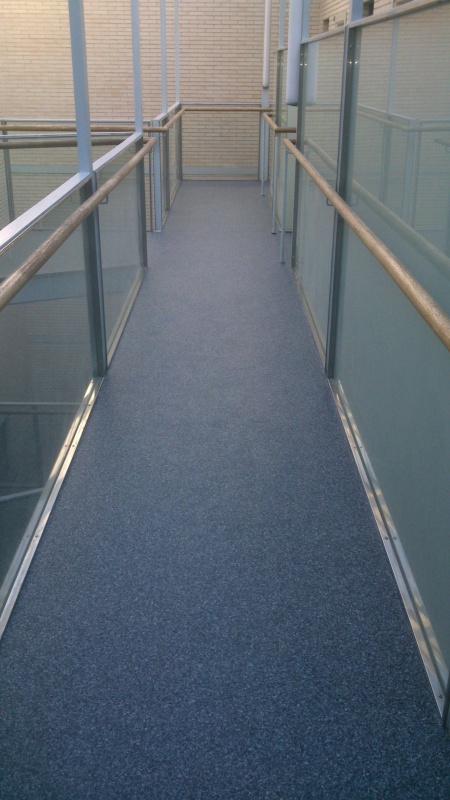 pavimento linóleo rellanos escalera vecinos2