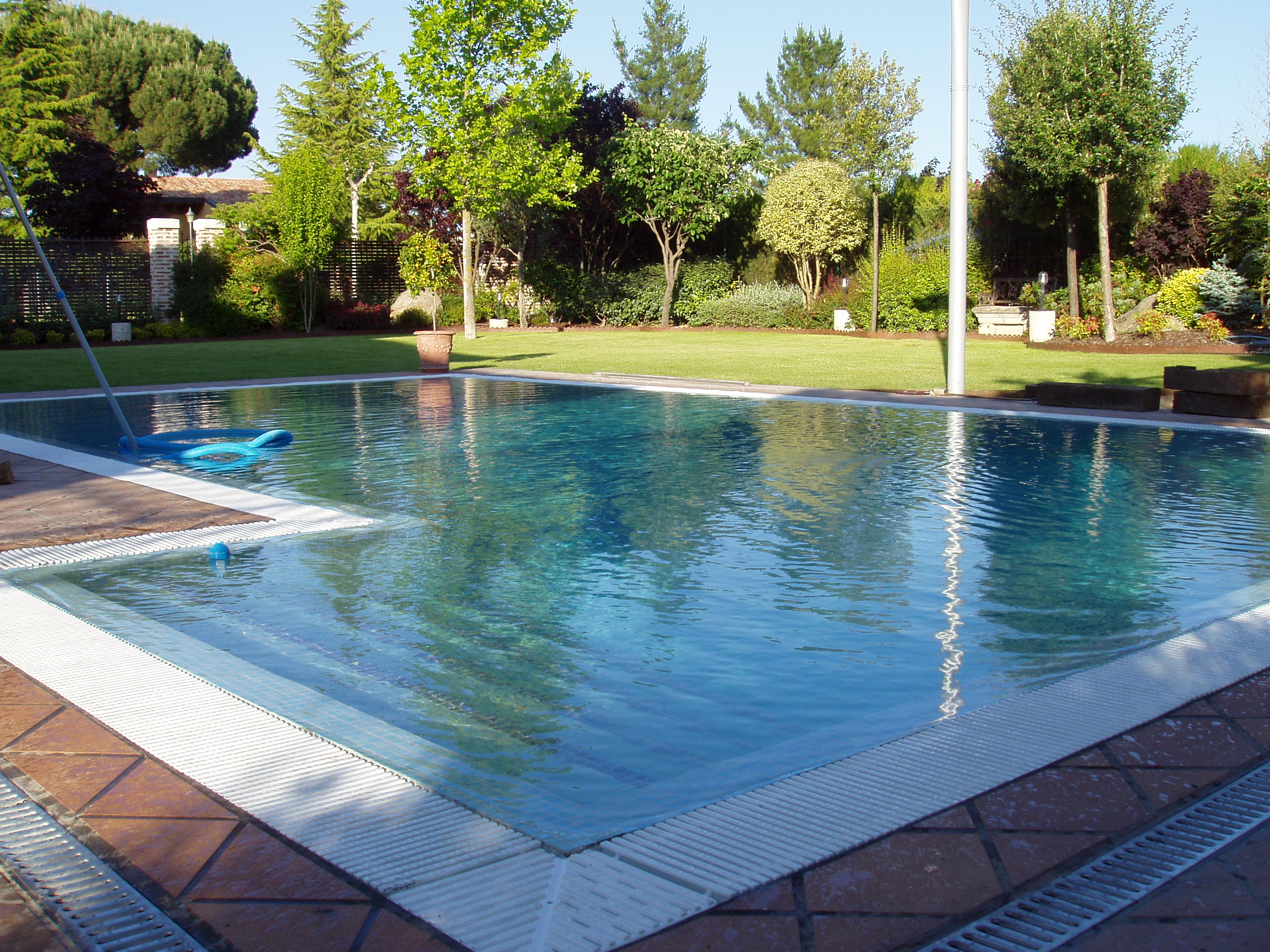 Piscina privada desbordante