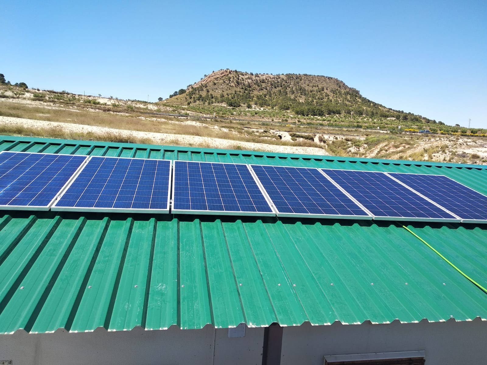 Instalación de placas solares en tejado metalico 2