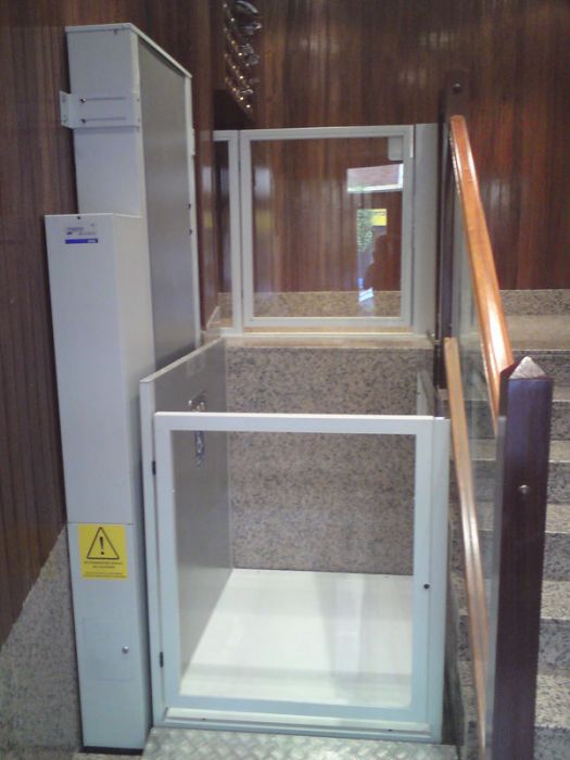 PLATAFORMA ELEVADORA VERTICAL