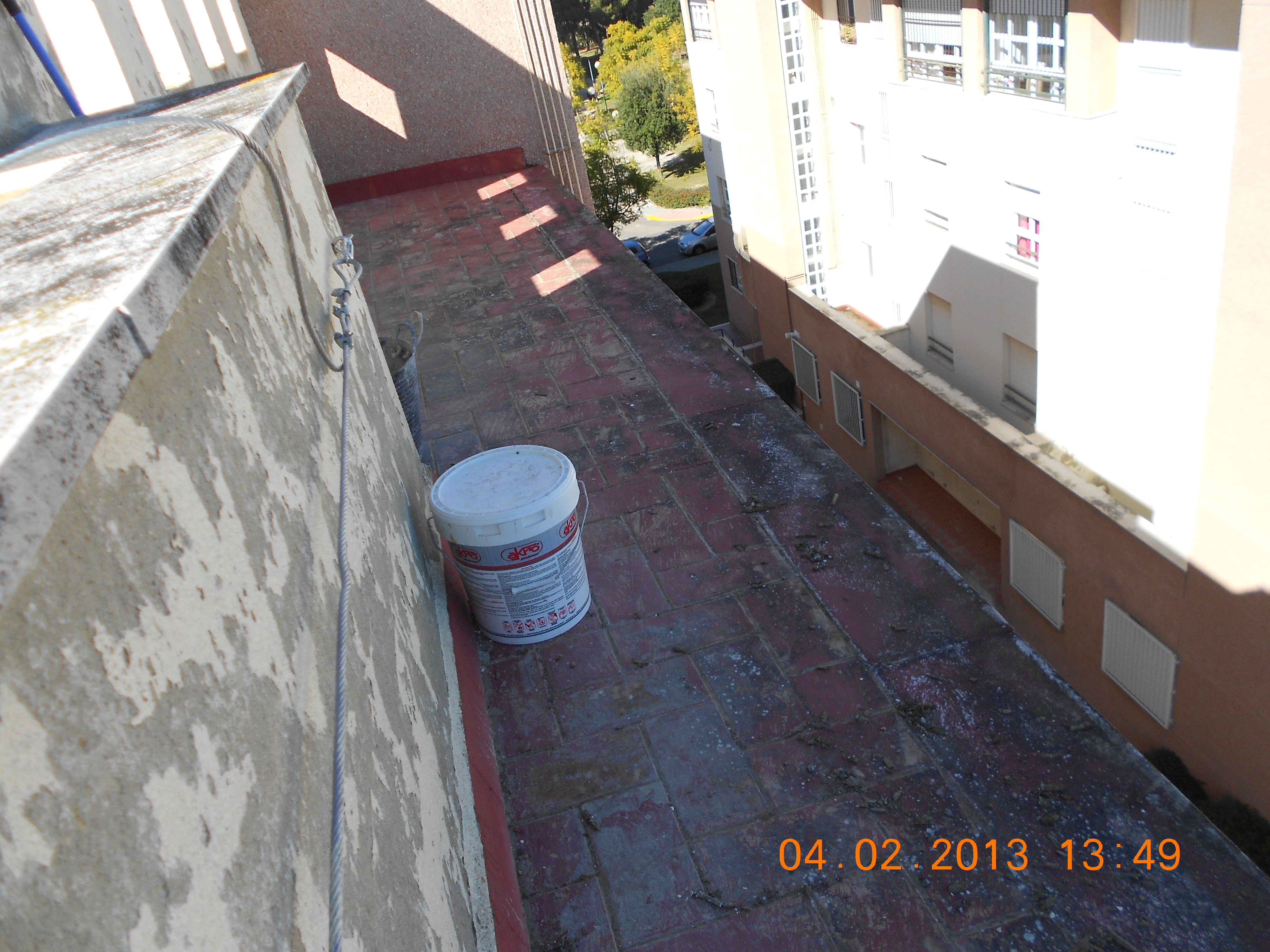 PRETIL EXTERIOR Y CORNISA A REPARAR