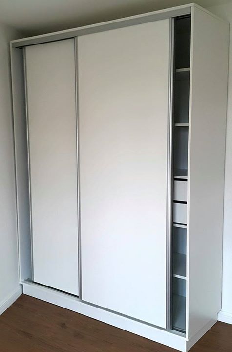 ARAMARIO EMPOTRADO CON PUERTA CORREDERA