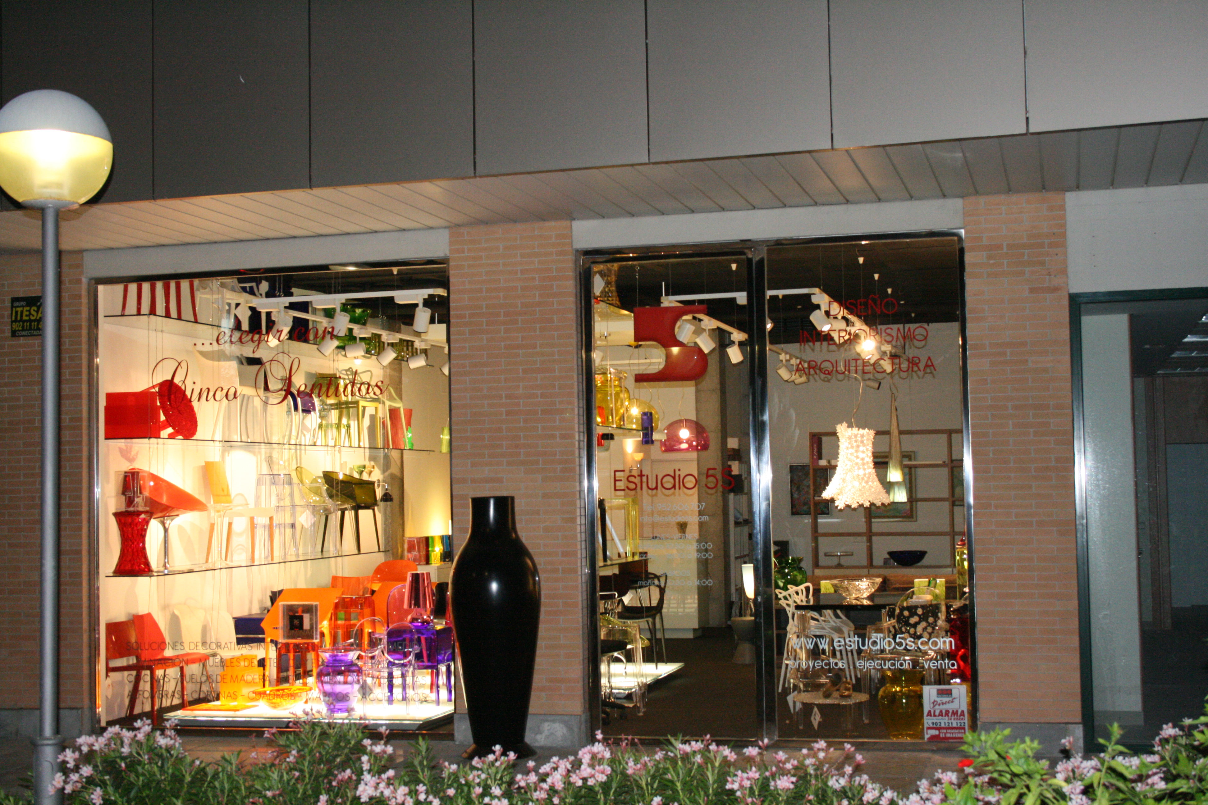 Fachada Estudió y Showroom