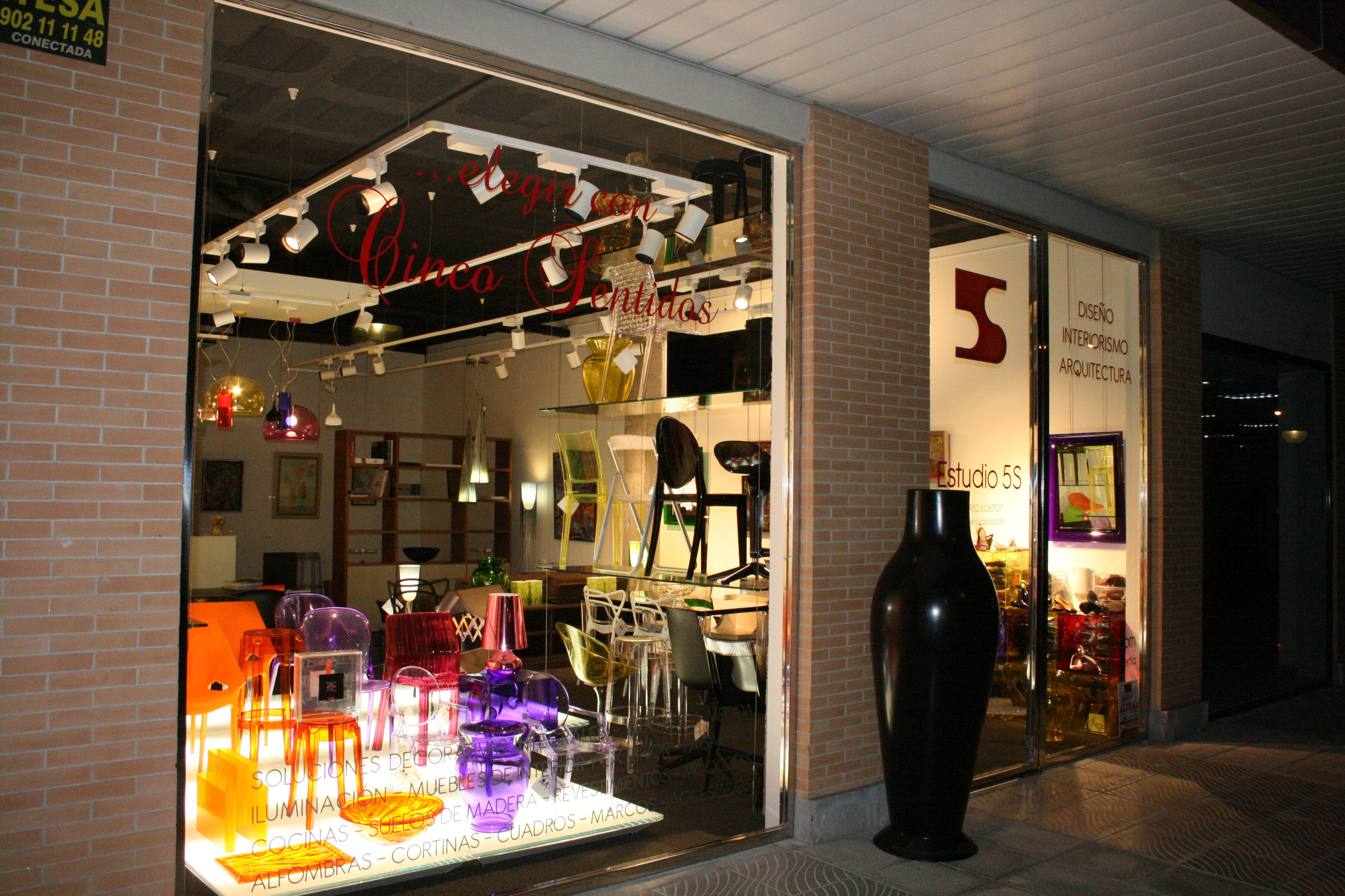 Entrada Estudio y Showroom