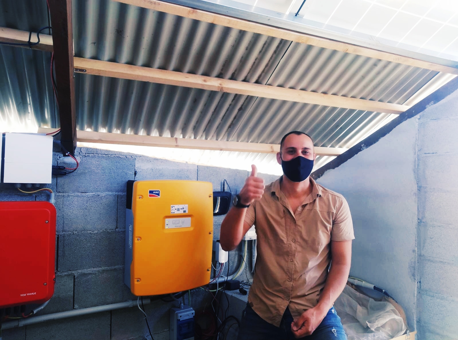 Instalación fotovoltaica-eólica aislada