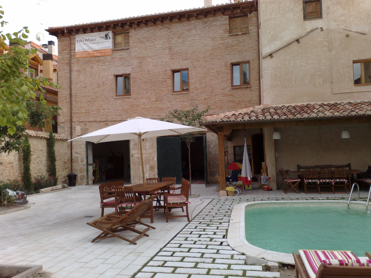 Rehabilitación de antiguos graneros. Exterior