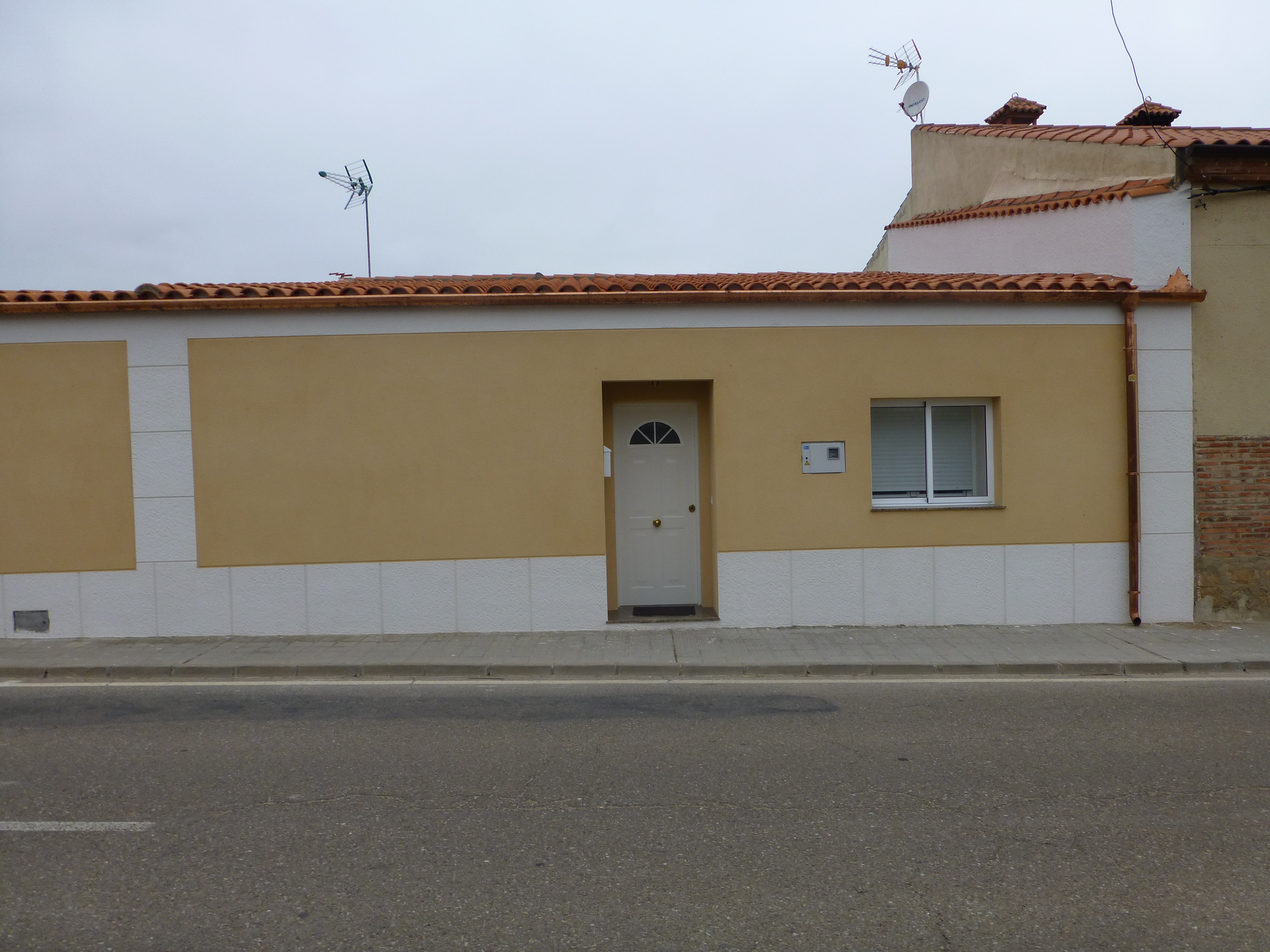 Rehabilitación de fachada y montaje de canalón