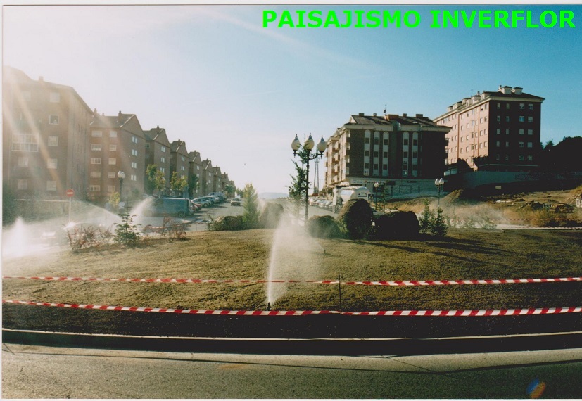 RIEGO INSTALADO EN ROTONDA