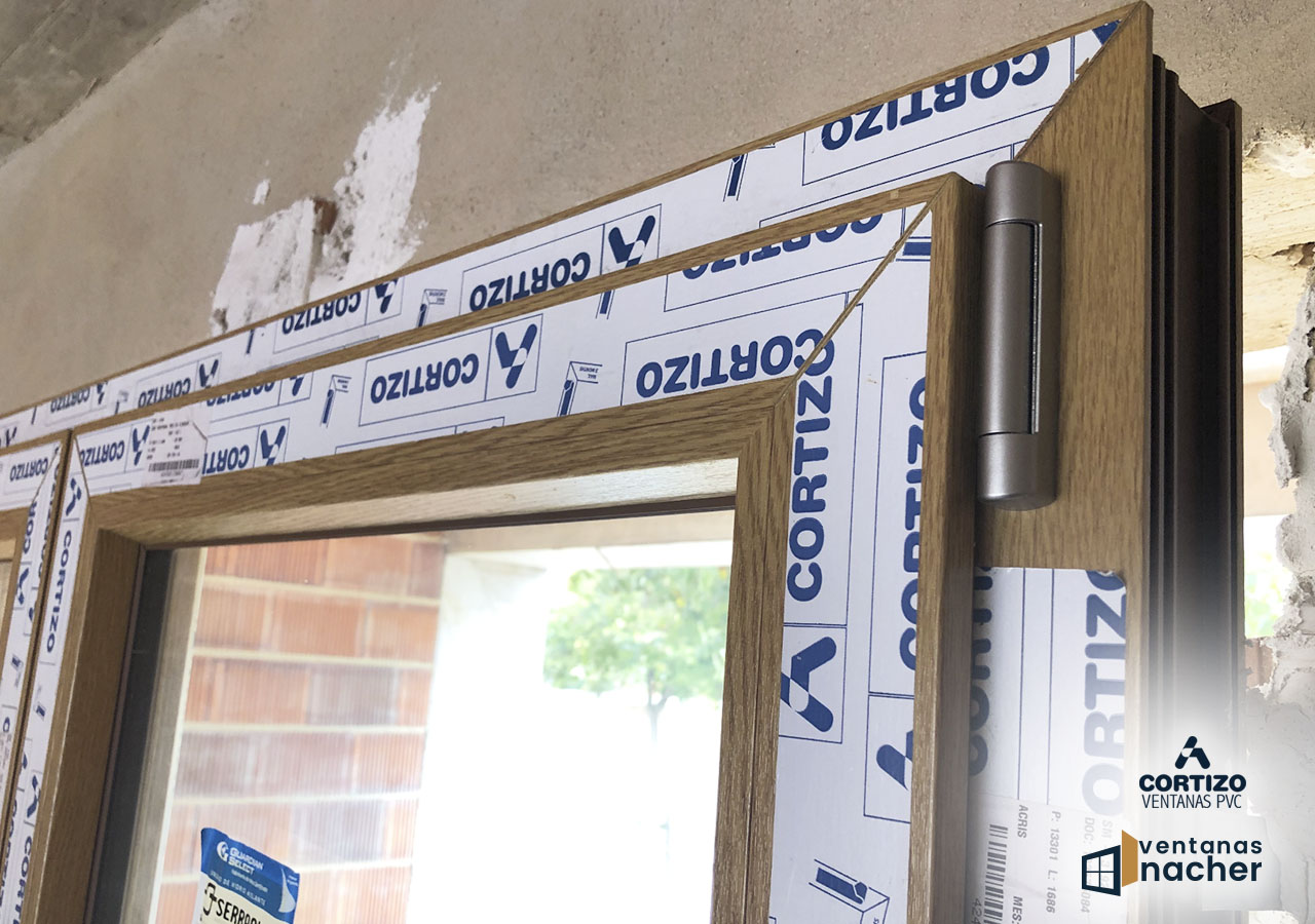 Ventana acabado madera PVC