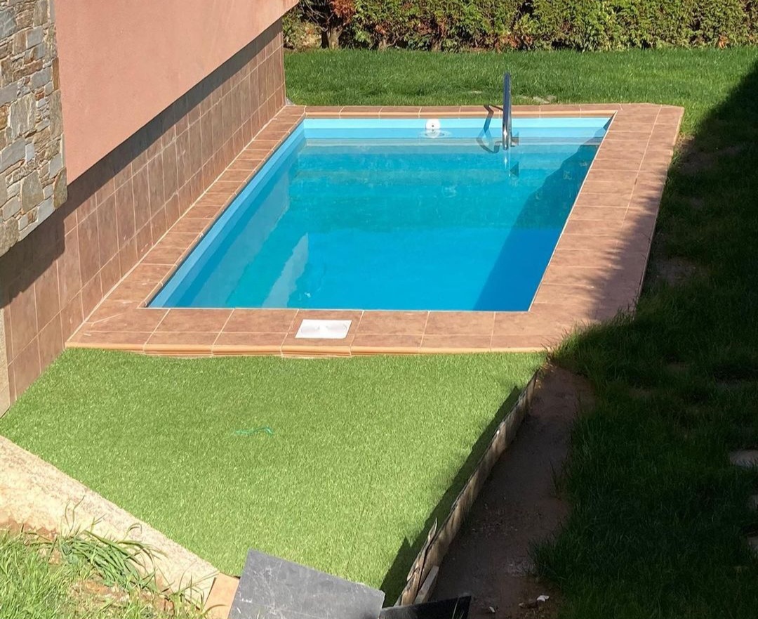 FABRICACIÓN E INSTALACIÓN DE PISCINAS